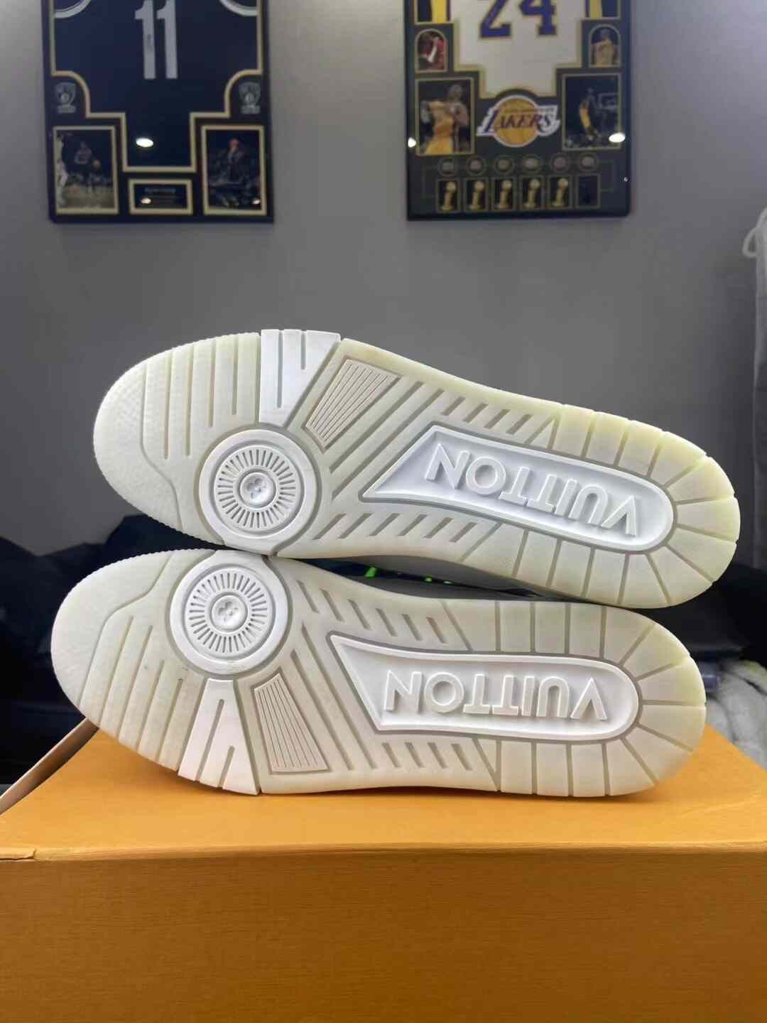 Louis Vuitton Louis Vuitton Training White Lowtop Sneakers 44.5 Men Size US 11 / EU 44 - 5 Thumbnail