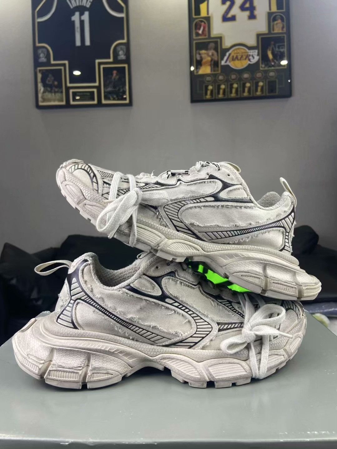 Balenciaga Balenciaga Distressed White Lowtop Sneakers XXXL Women Size US 8 / IT 38 - 7 Thumbnail
