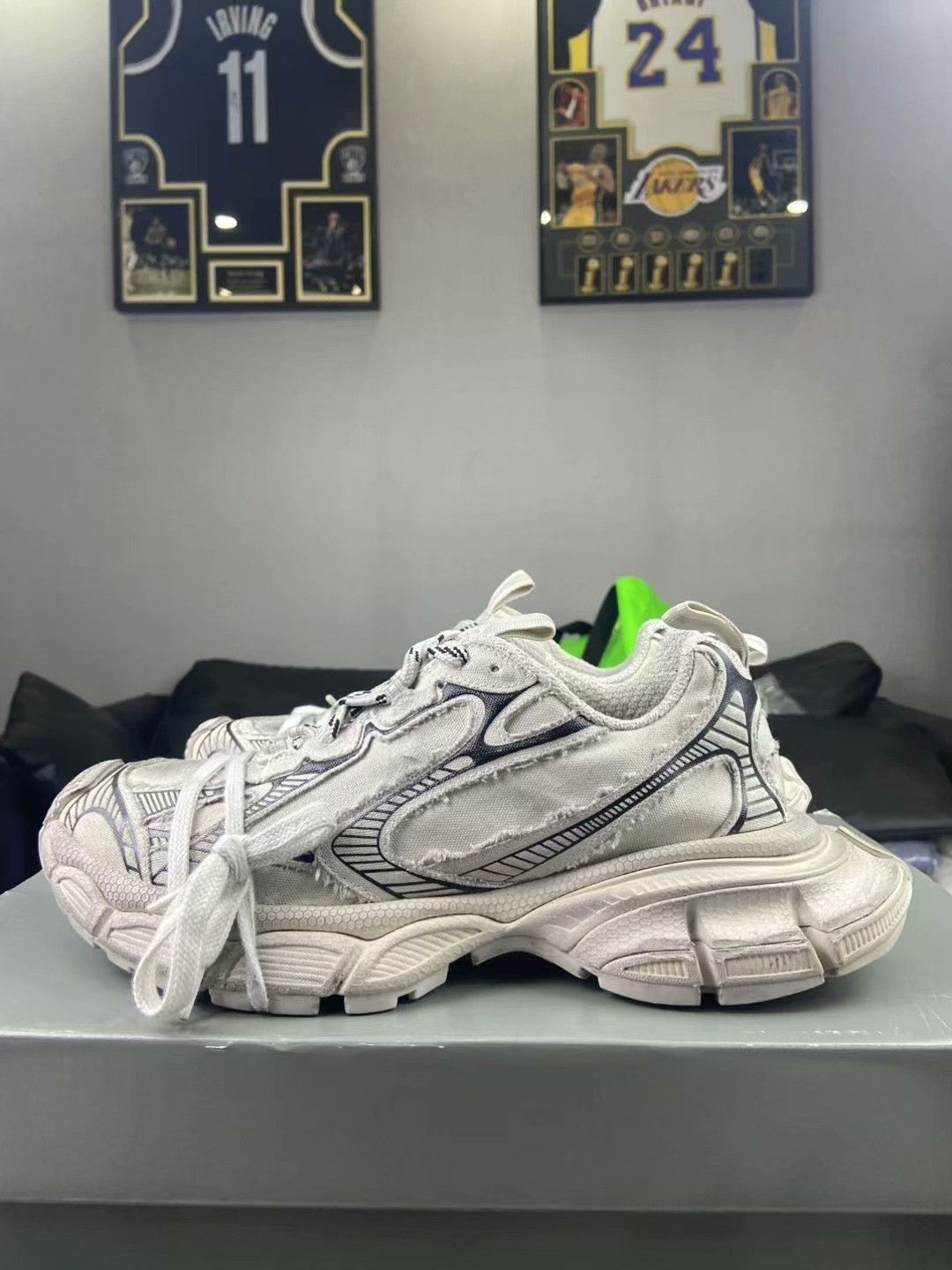 Balenciaga Balenciaga Distressed White Lowtop Sneakers XXXL Women Size US 8 / IT 38 - 3 Thumbnail