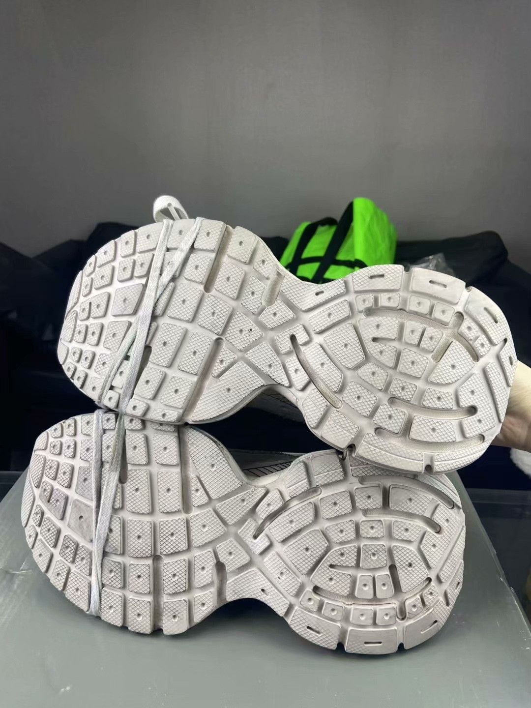 Balenciaga Balenciaga Distressed White Lowtop Sneakers XXXL Women Size US 8 / IT 38 - 5 Thumbnail