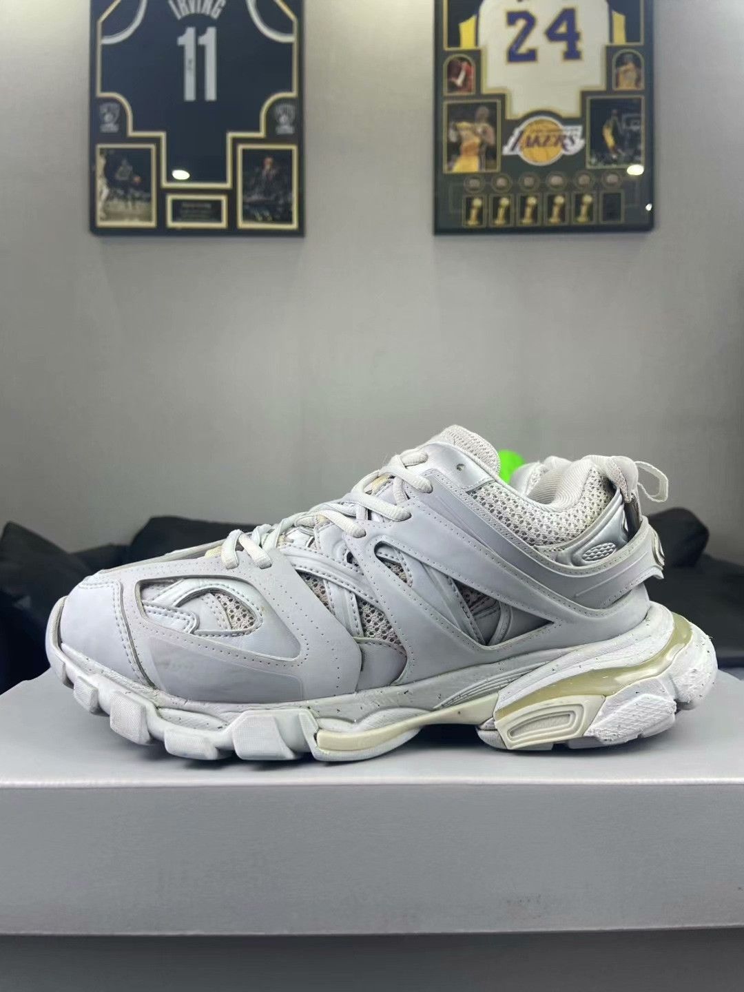 Balenciaga Balenciaga Silver Lowtop Sneakers 39 Women Size US 8.5 / IT 38.5 - 3 Thumbnail
