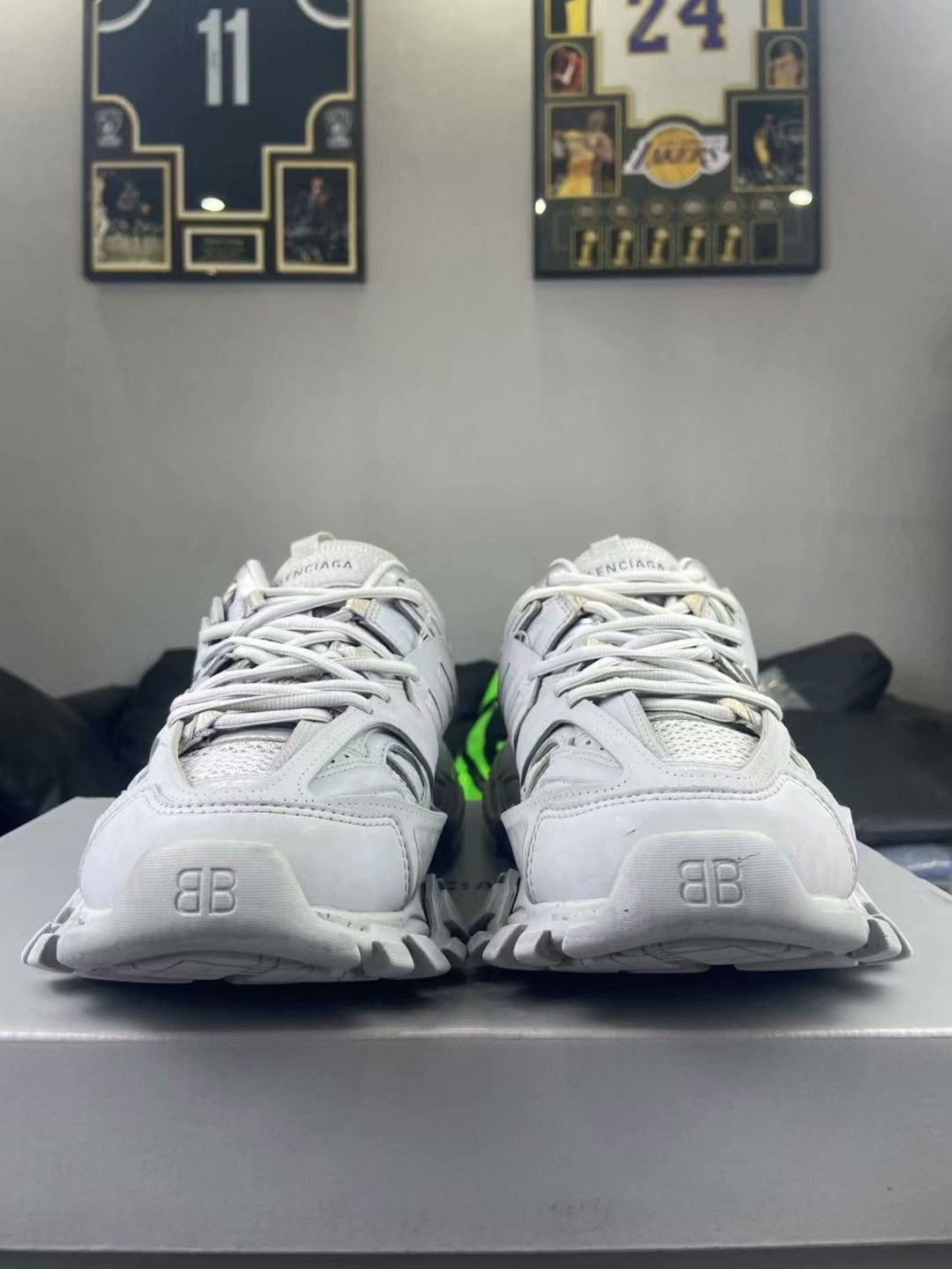 Balenciaga Balenciaga Silver Lowtop Sneakers 39 Women Size US 8.5 / IT 38.5 - 2 Thumbnail