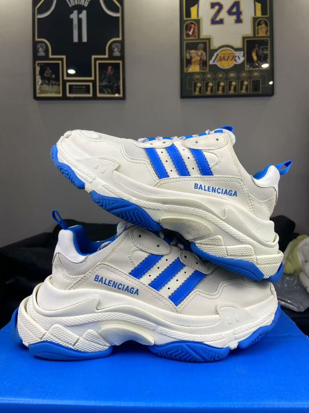 Balenciaga Balenciaga Collab Blue Lowtop Sneakers S Men Size US 10 / EU 43 - 7 Thumbnail
