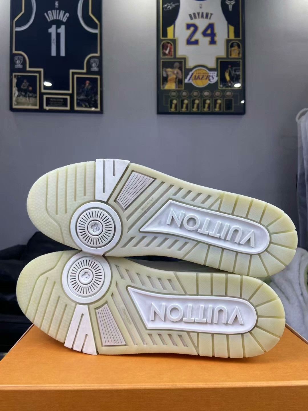 Louis Vuitton Louis Vuitton Training White Lowtop Sneakers 44 Men Size US 10.5 / EU 43-44 - 5 Thumbnail