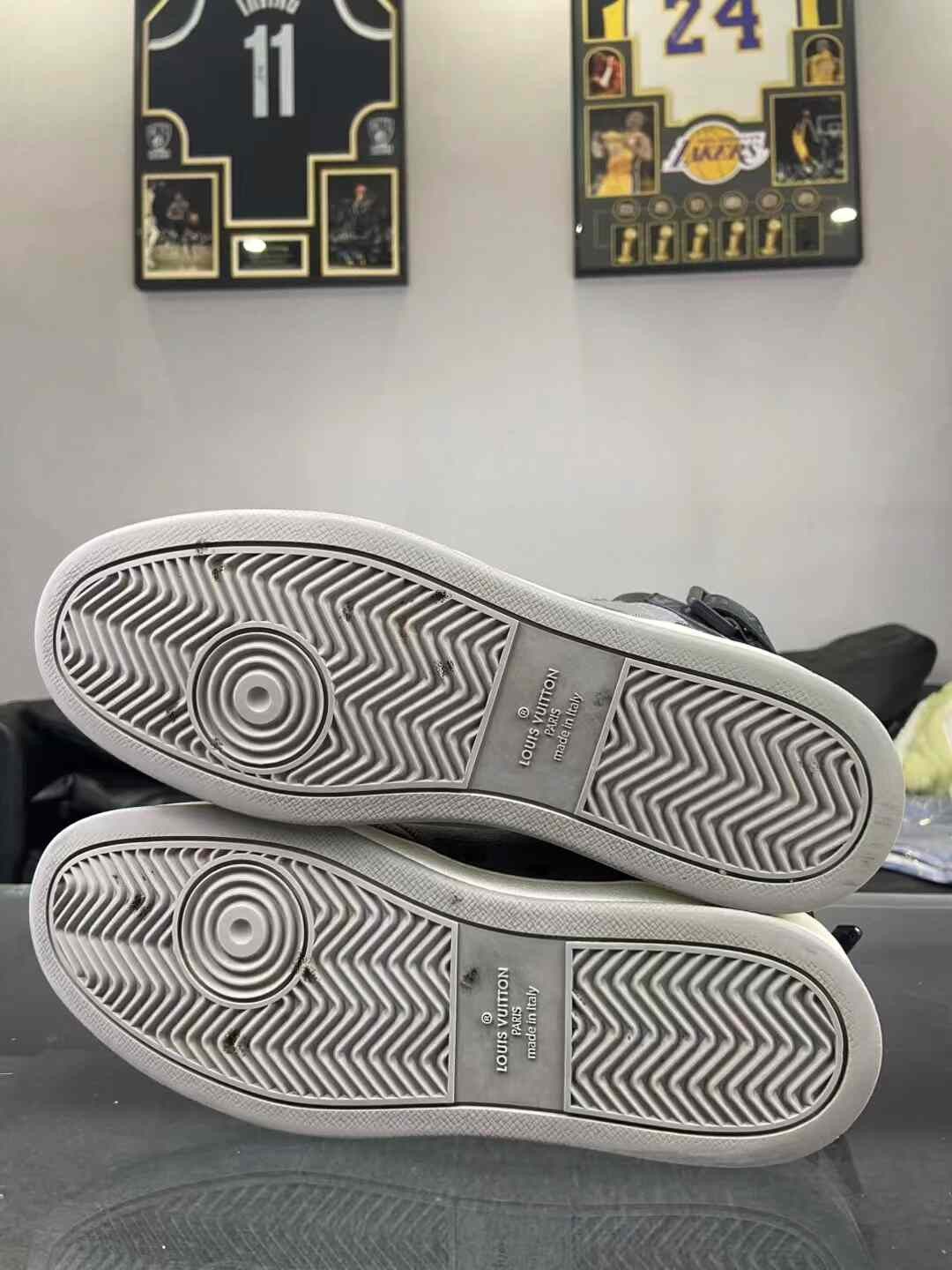 Louis Vuitton Louis Vuitton Gray Hitop Sneakers 42 Men Size US 9 / EU 42 - 5 Thumbnail