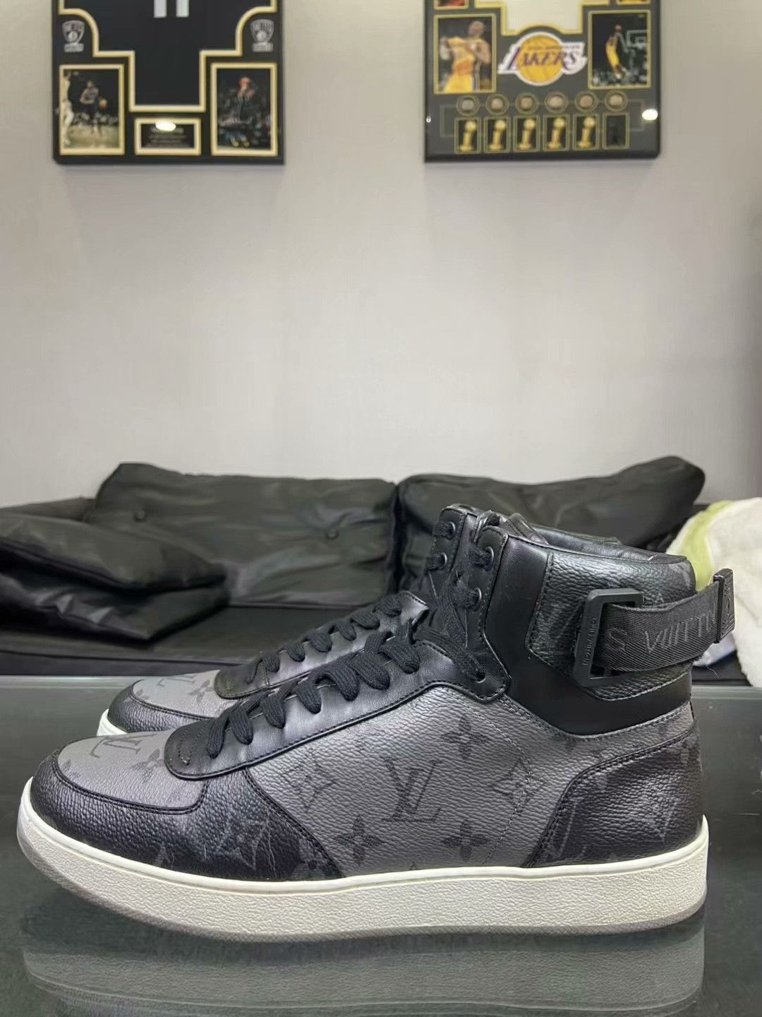 Louis Vuitton Louis Vuitton Gray Hitop Sneakers 42 Men Size US 9 / EU 42 - 3 Thumbnail