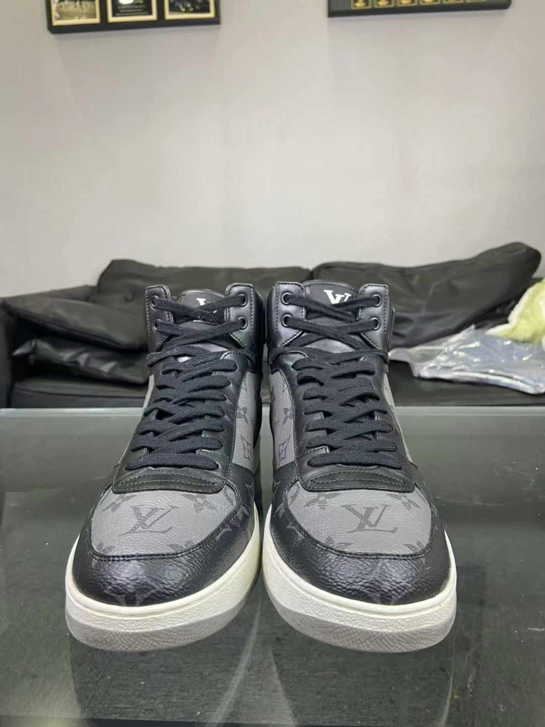 Louis Vuitton Louis Vuitton Gray Hitop Sneakers 42 Men Size US 9 / EU 42 - 2 Thumbnail