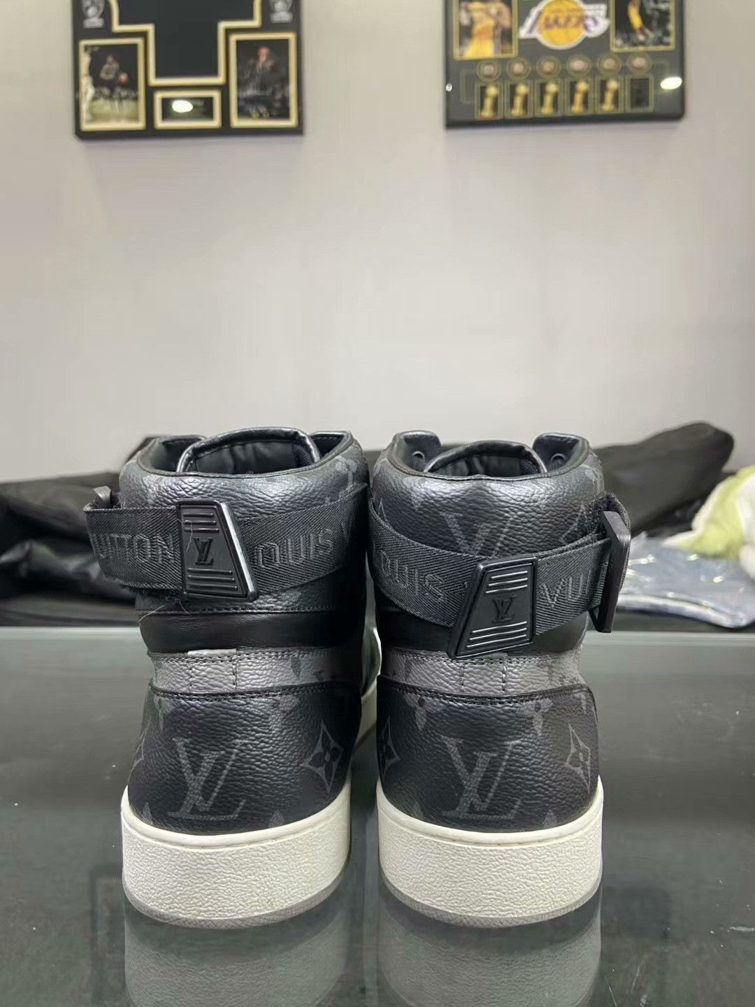 Louis Vuitton Louis Vuitton Gray Hitop Sneakers 42 Men Size US 9 / EU 42 - 4 Thumbnail
