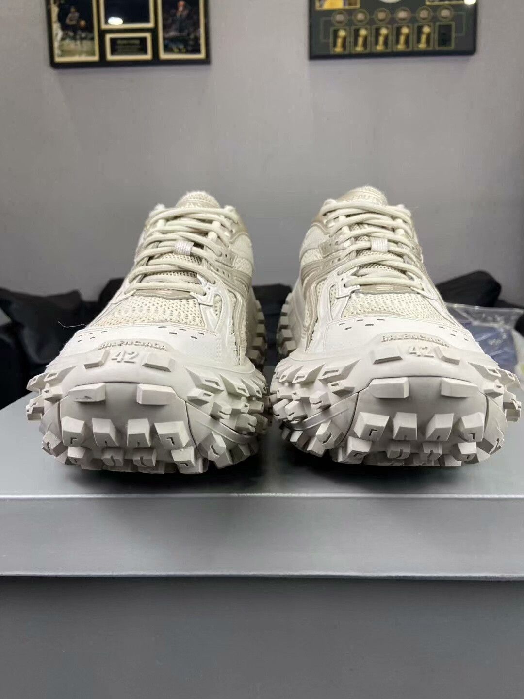Balenciaga Balenciaga Lowtop Sneakers 42 Men Size US 9 / EU 42 - 2 Thumbnail