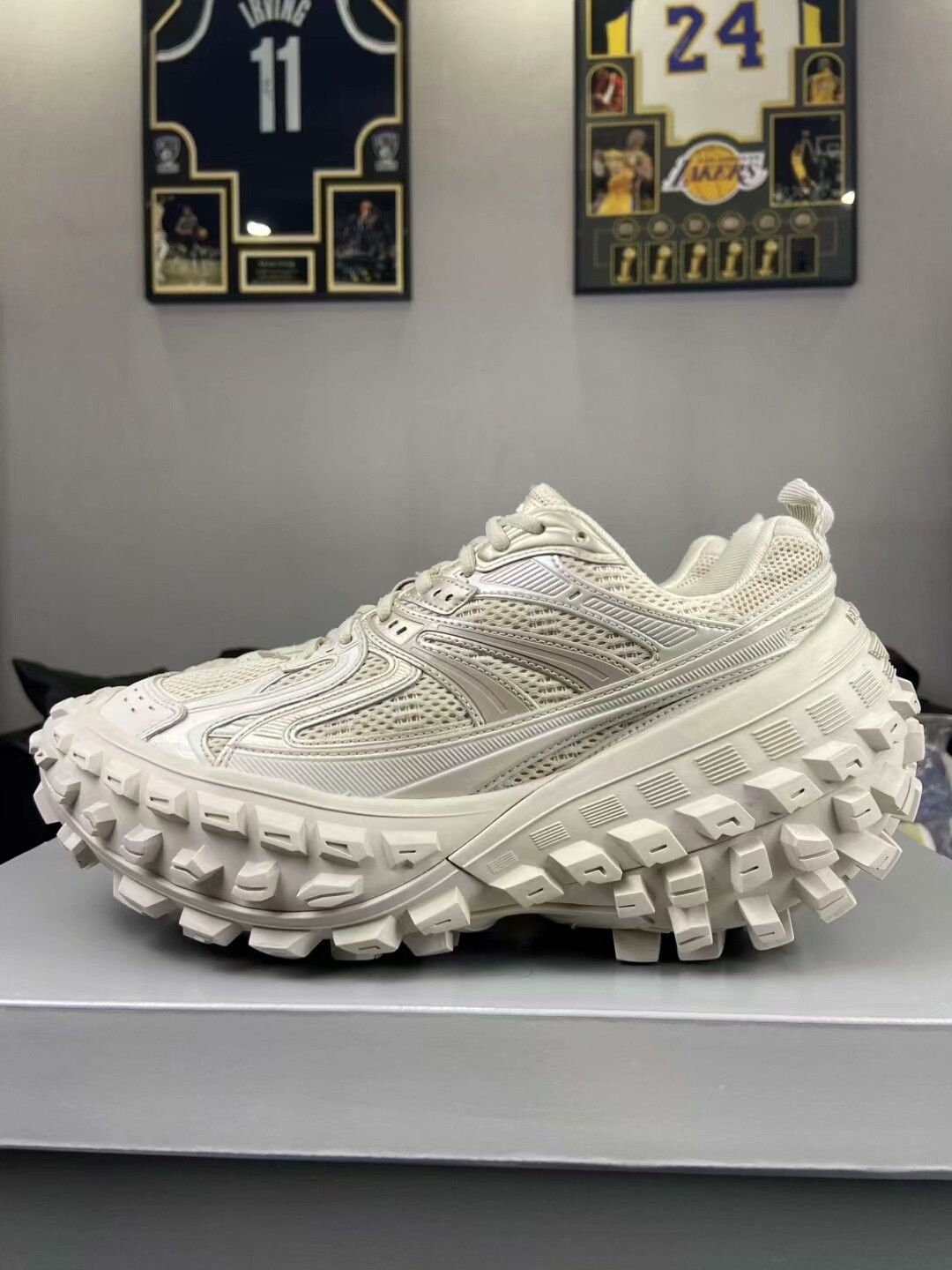 Balenciaga Balenciaga Lowtop Sneakers 42 Men Size US 9 / EU 42 - 3 Thumbnail