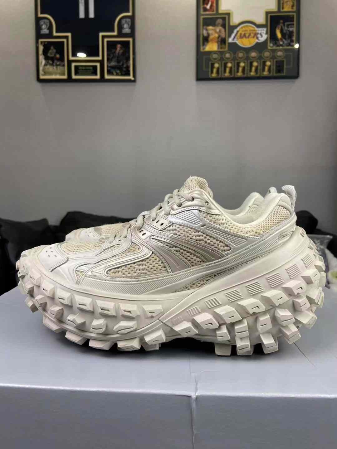 Balenciaga Balenciaga Lowtop Sneakers 41 Men Size US 8.5 / EU 41-42 - 3 Thumbnail