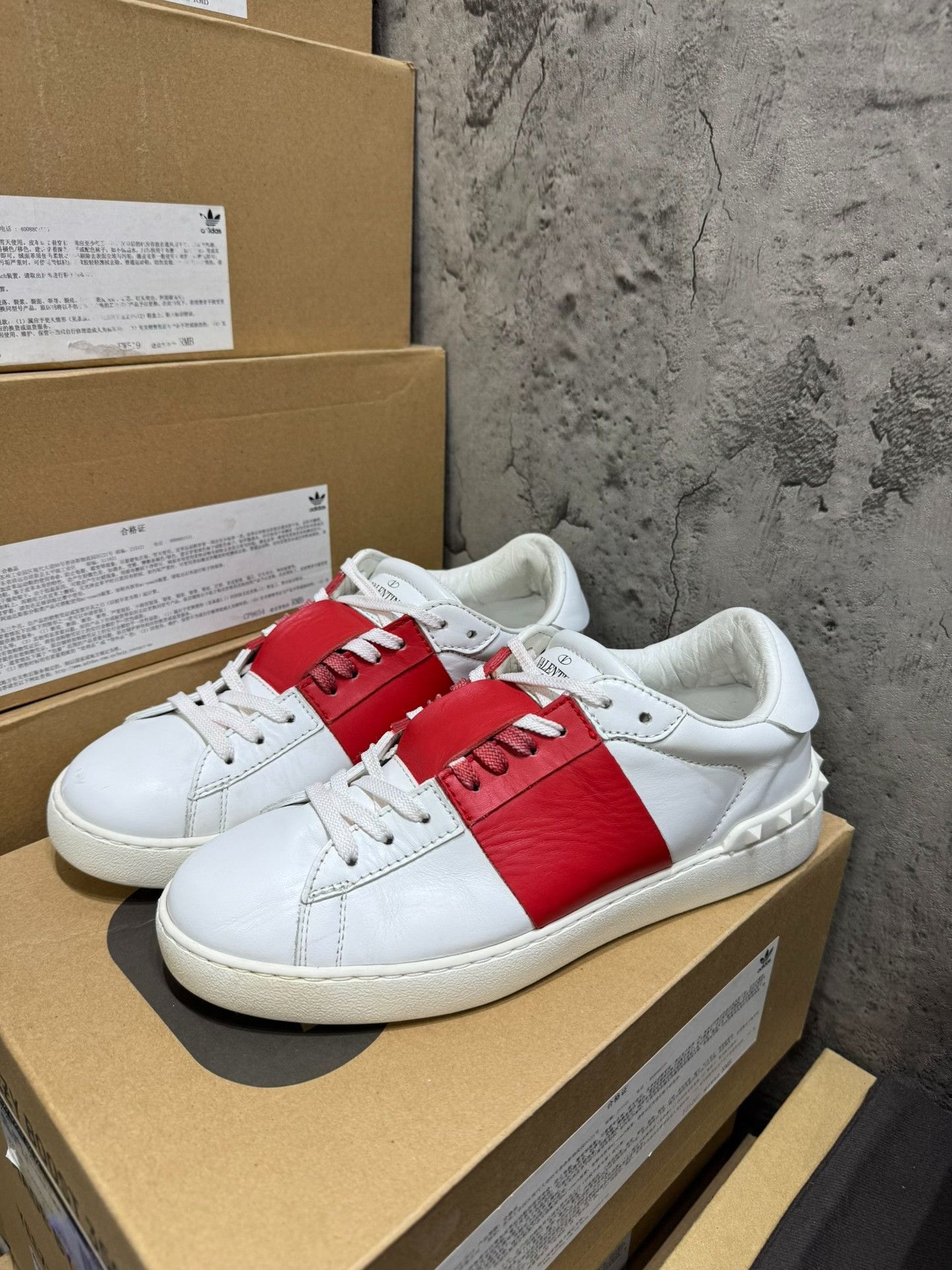 Valentino Valentino Red Lowtop Sneakers 39 Men Size US 6.5 / EU 39-40 - 2 Thumbnail