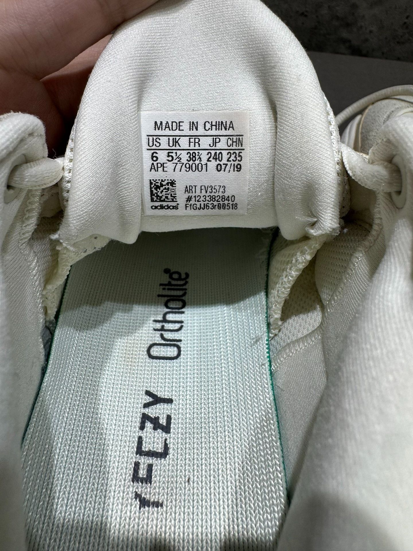Adidas Adidas YEEZY500 White Lowtop Sneakers 38 Men Size US 6 / EU 39 - 5 Thumbnail
