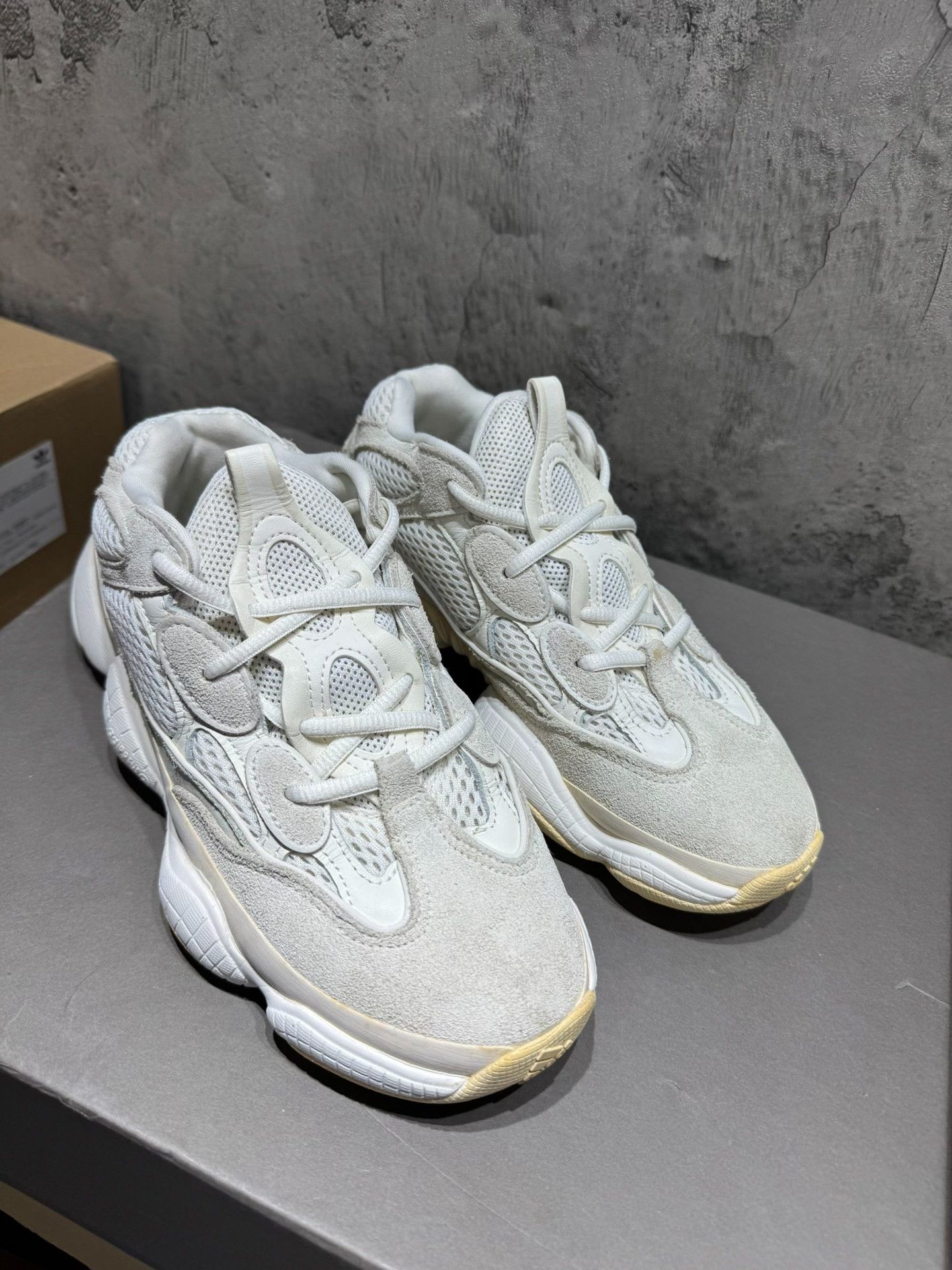 Adidas Adidas YEEZY500 White Lowtop Sneakers 38 Men Size US 6 / EU 39 - 2 Thumbnail