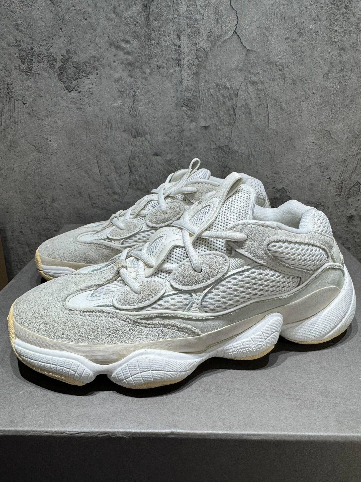 Adidas Adidas YEEZY500 White Lowtop Sneakers 38 Men Size US 6 / EU 39 - 8 Thumbnail