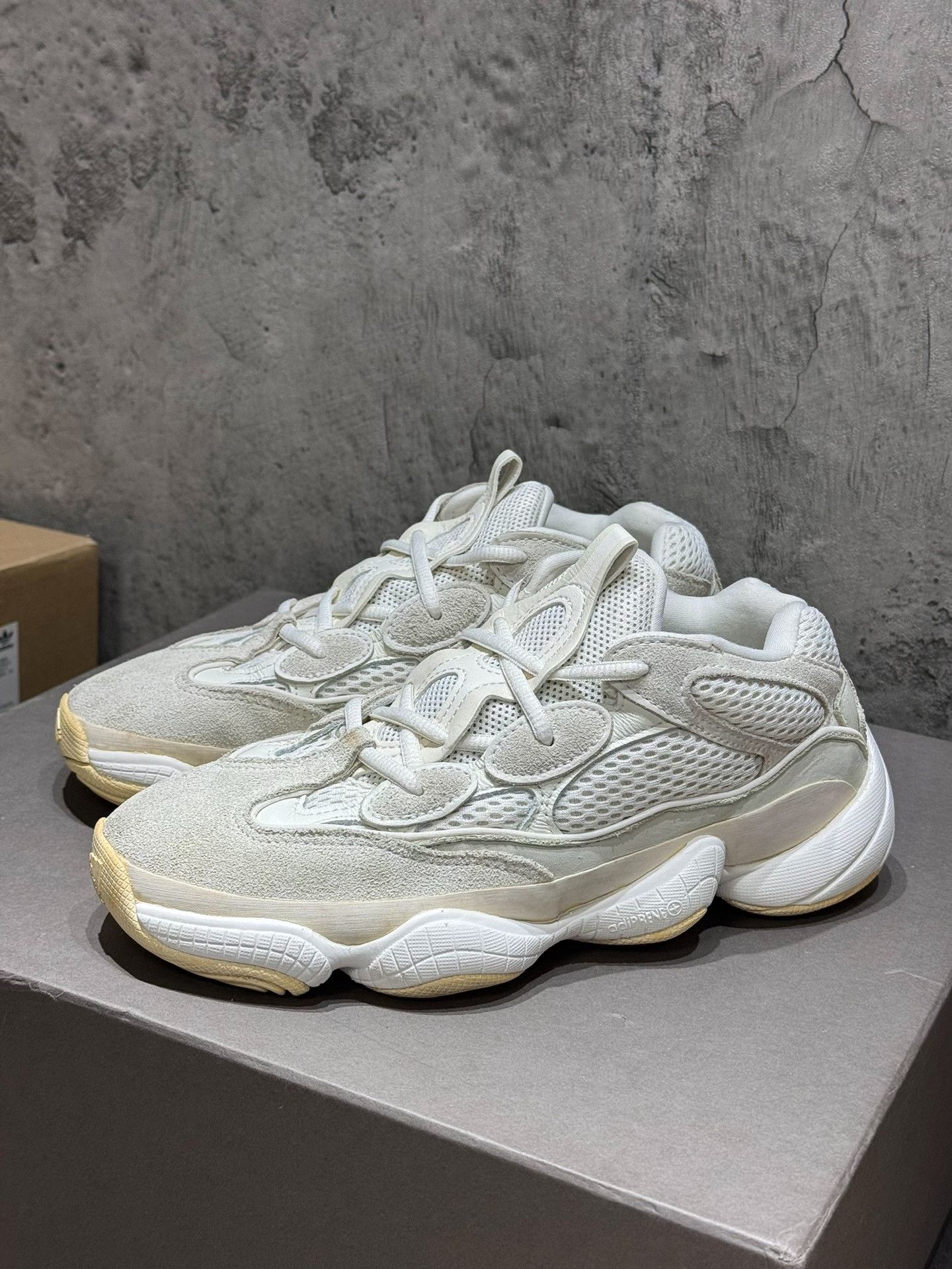 Adidas Adidas YEEZY500 White Lowtop Sneakers 38 Men Size US 6 / EU 39 - 6 Thumbnail
