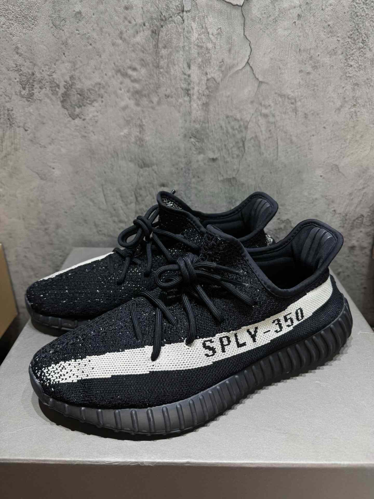 Adidas Adidas YEEZY3 Black Lowtop Sneakers 10.5 Men Size US 10.5 / EU 43-44 - 6 Thumbnail