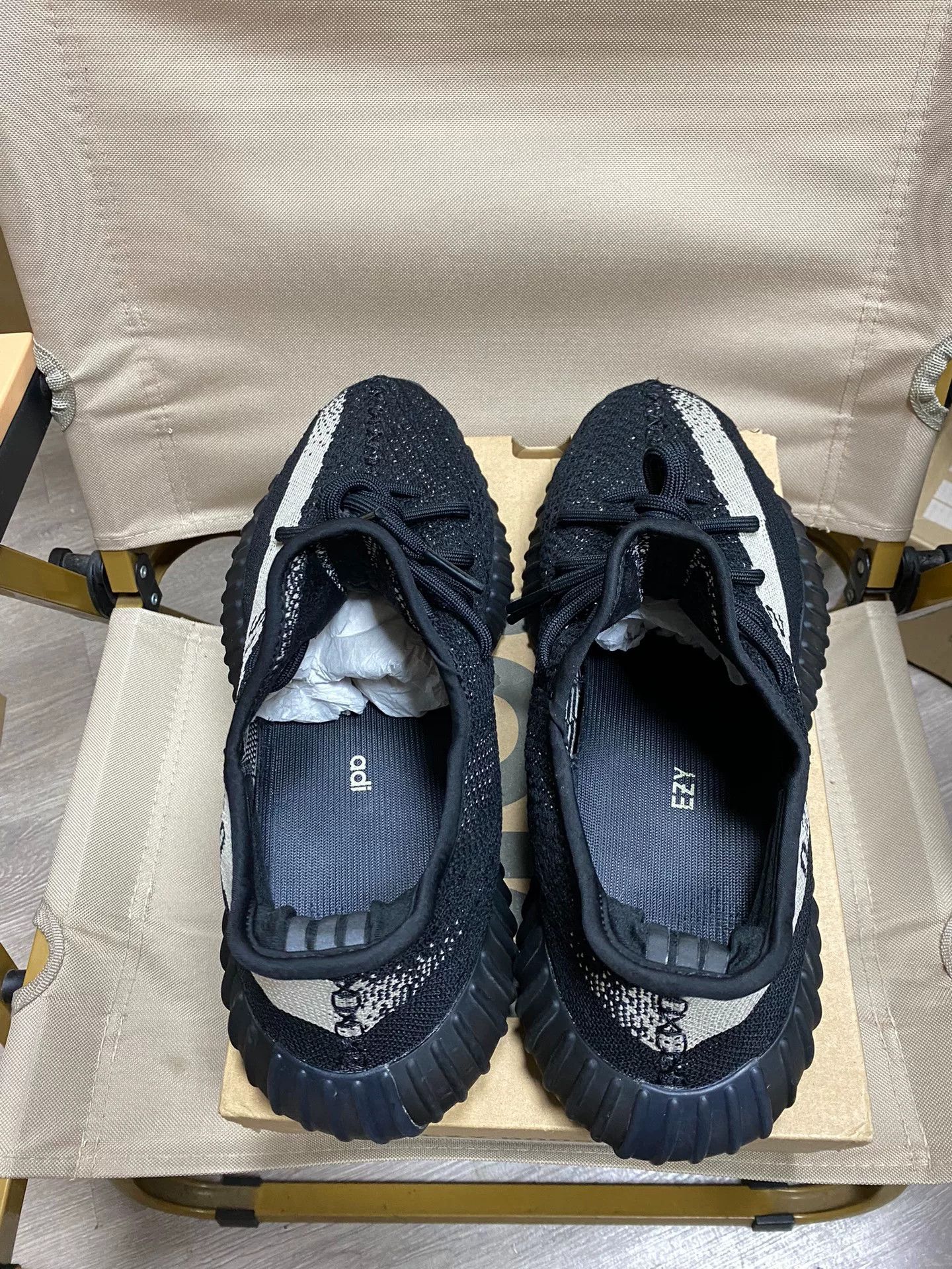 Adidas Adidas YEEZY3 Black Lowtop Sneakers 10 Men Size US 10 / EU 43 - 4 Thumbnail