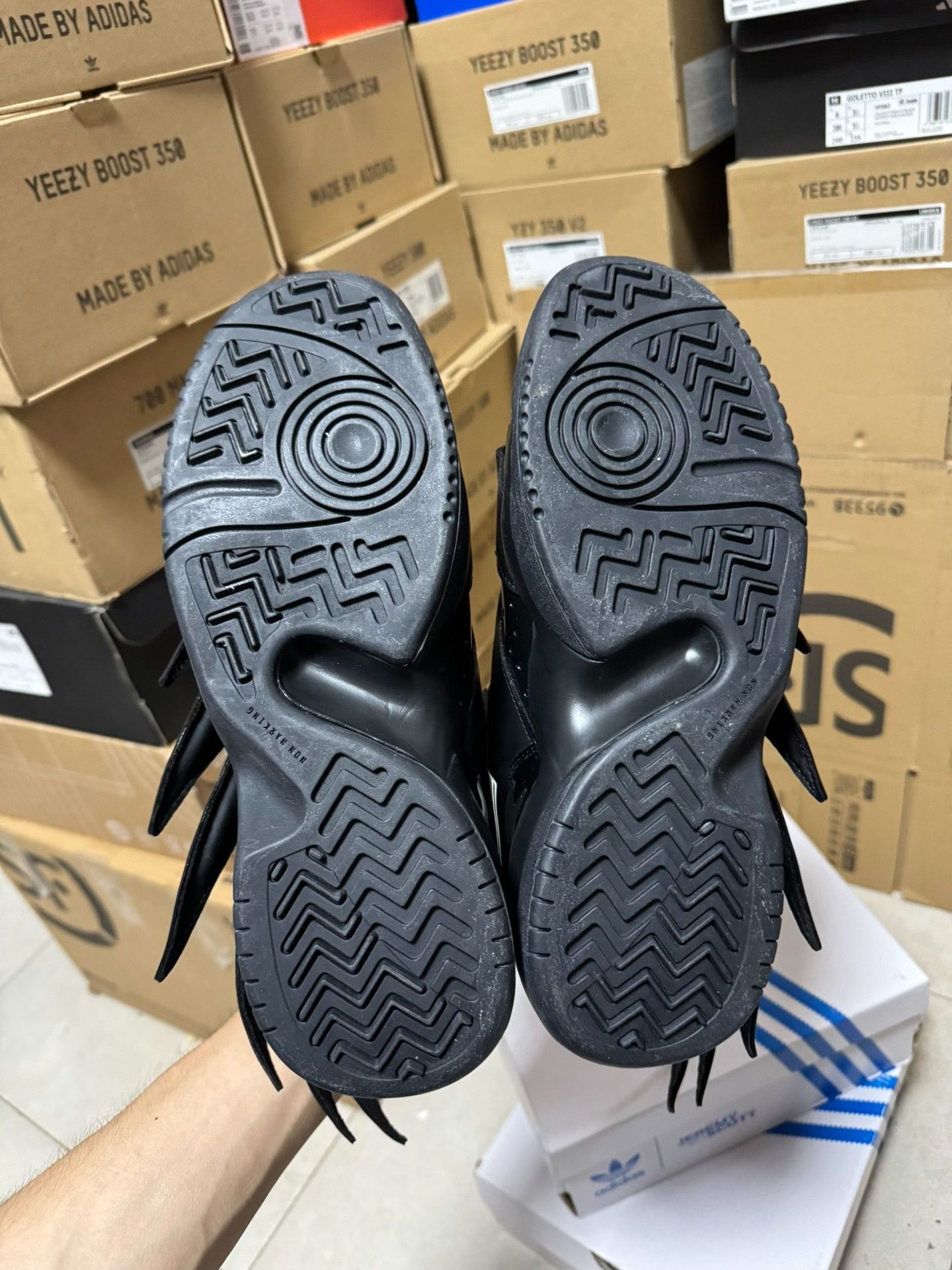Adidas Adidas Black Lowtop Sneakers 41 Men Size US 8.5 / EU 41-42 - 8 Thumbnail