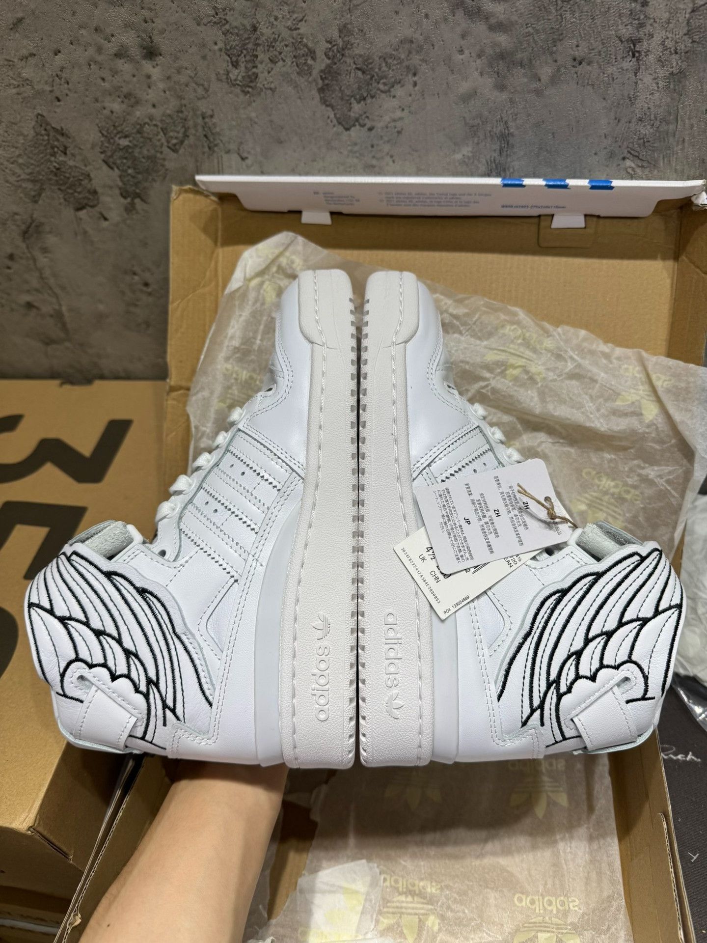 Adidas Adidas White Lowtop Sneakers 37 Men Size US 5 / EU 37 - 5 Thumbnail