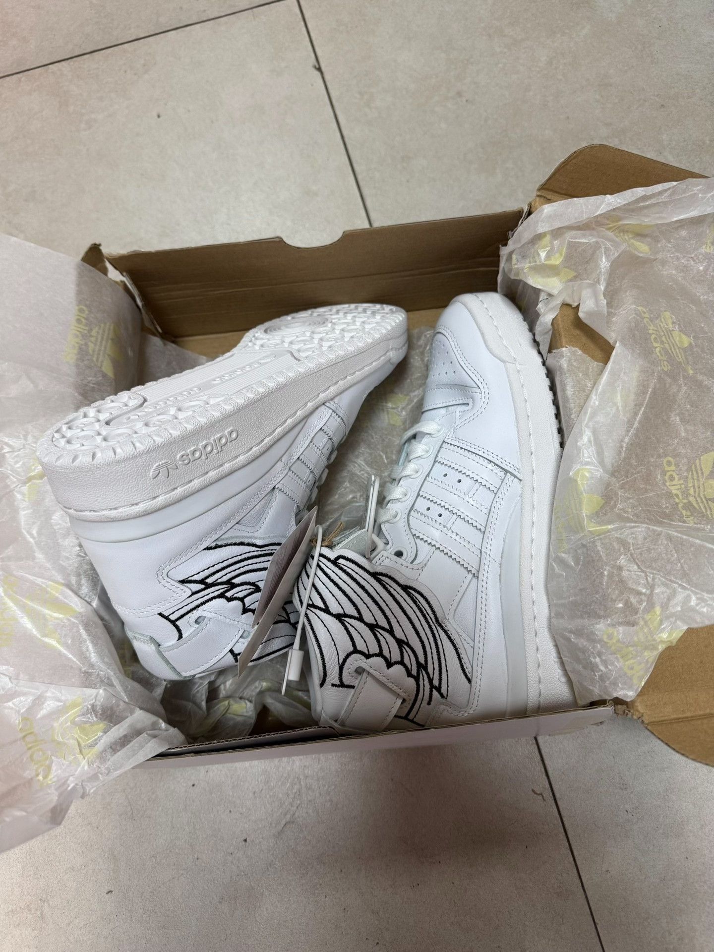 Adidas Adidas White Lowtop Sneakers 37 Men Size US 5 / EU 37 - 6 Thumbnail
