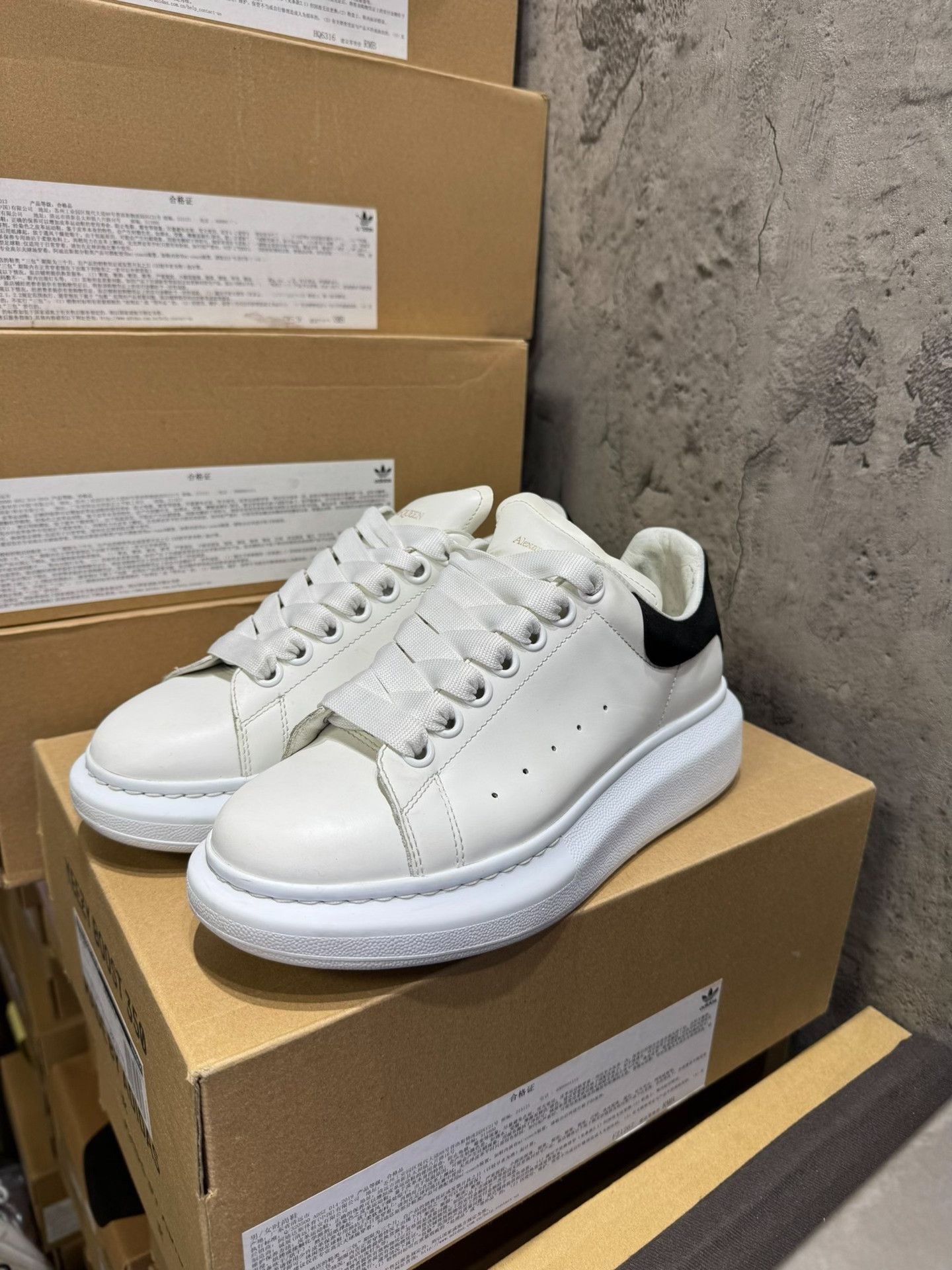 Alexander McQueen Alexander McQueen White Lowtop Sneakers 37 Women Size US 6.5 / IT 36.5 - 3 Thumbnail