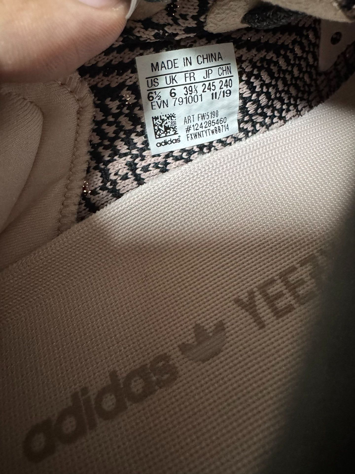 Yeezy Yeezy Black Lowtop Sneakers 39 Men Size US 6.5 / EU 39-40 - 7 Thumbnail