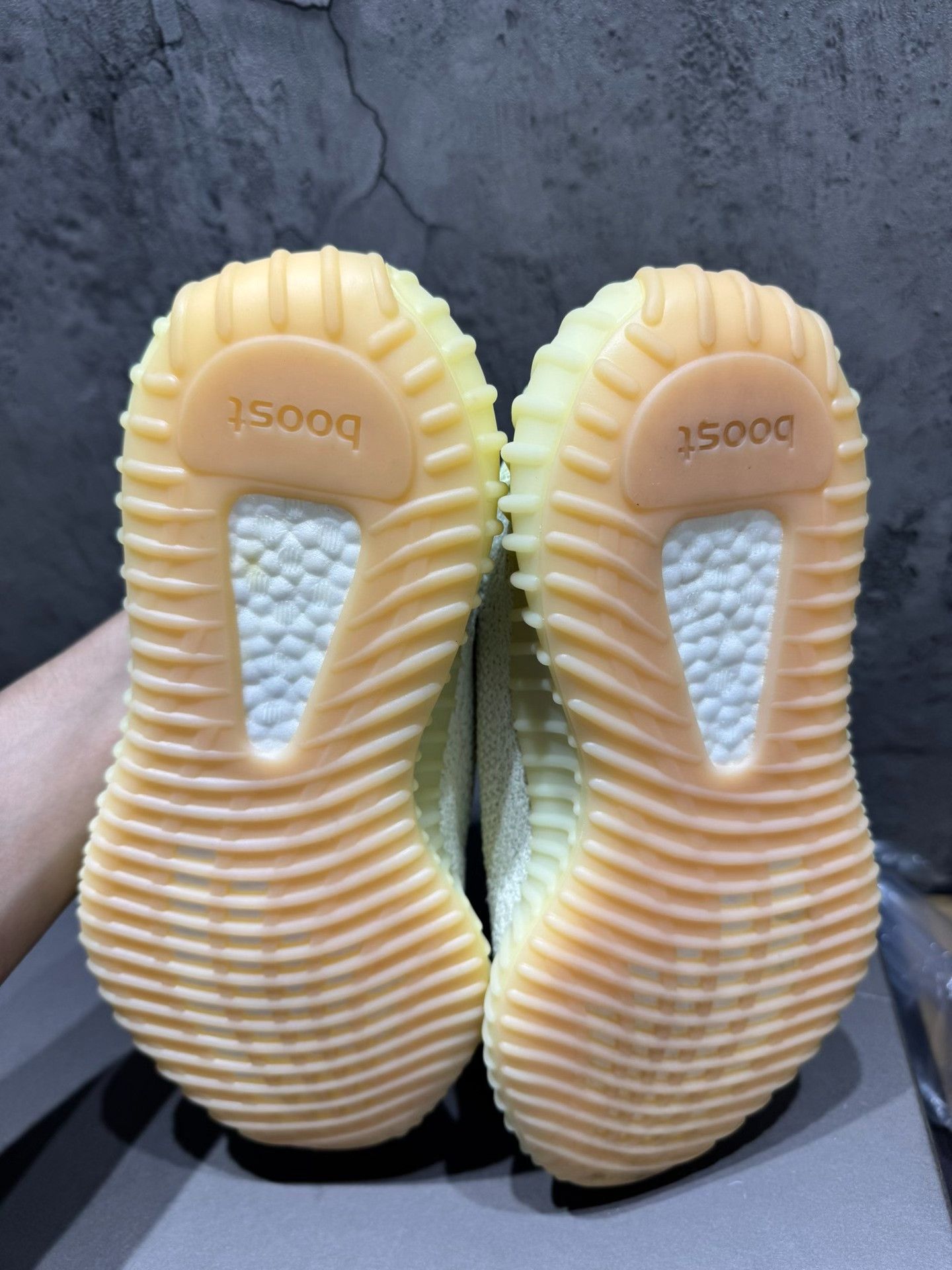 Yeezy Yeezy Yellow Lowtop Sneakers 38 Men Size US 6 / EU 39 - 6 Thumbnail