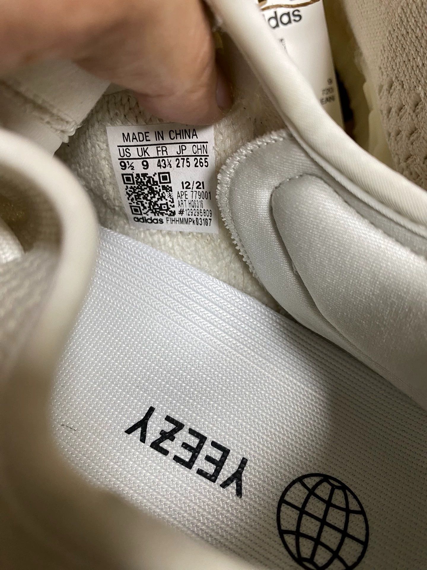 Adidas Adidas YEEZY350 White Lowtop Sneakers 35 Men Size US 5 / EU 37 - 7 Thumbnail
