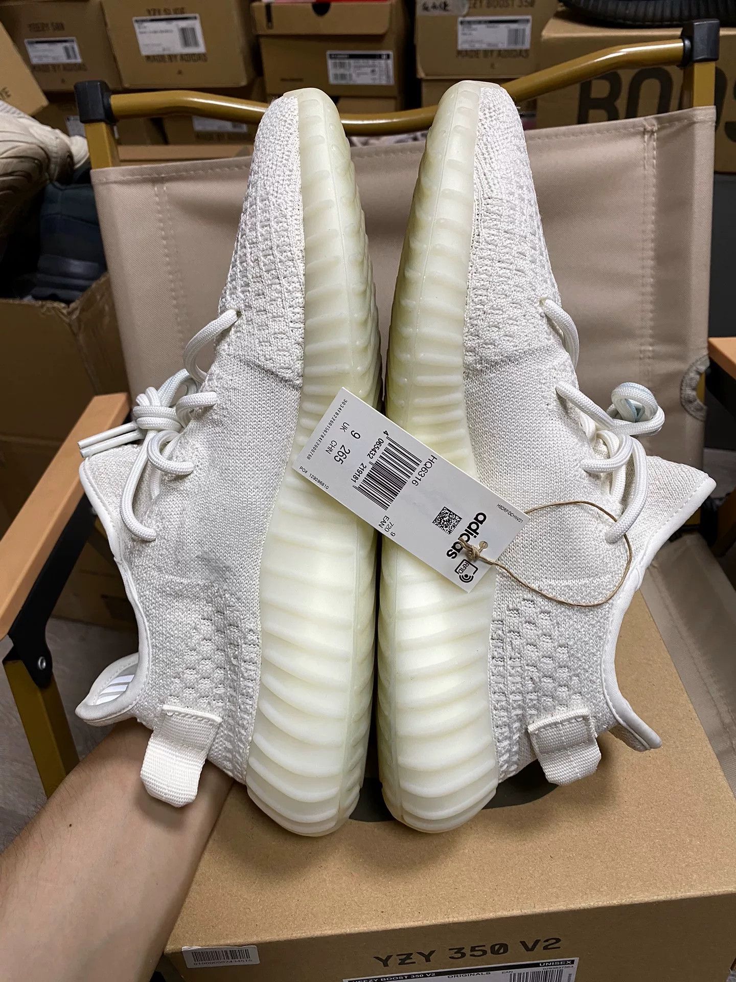 Adidas Adidas YEEZY350 White Lowtop Sneakers 35 Men Size US 5 / EU 37 - 5 Thumbnail