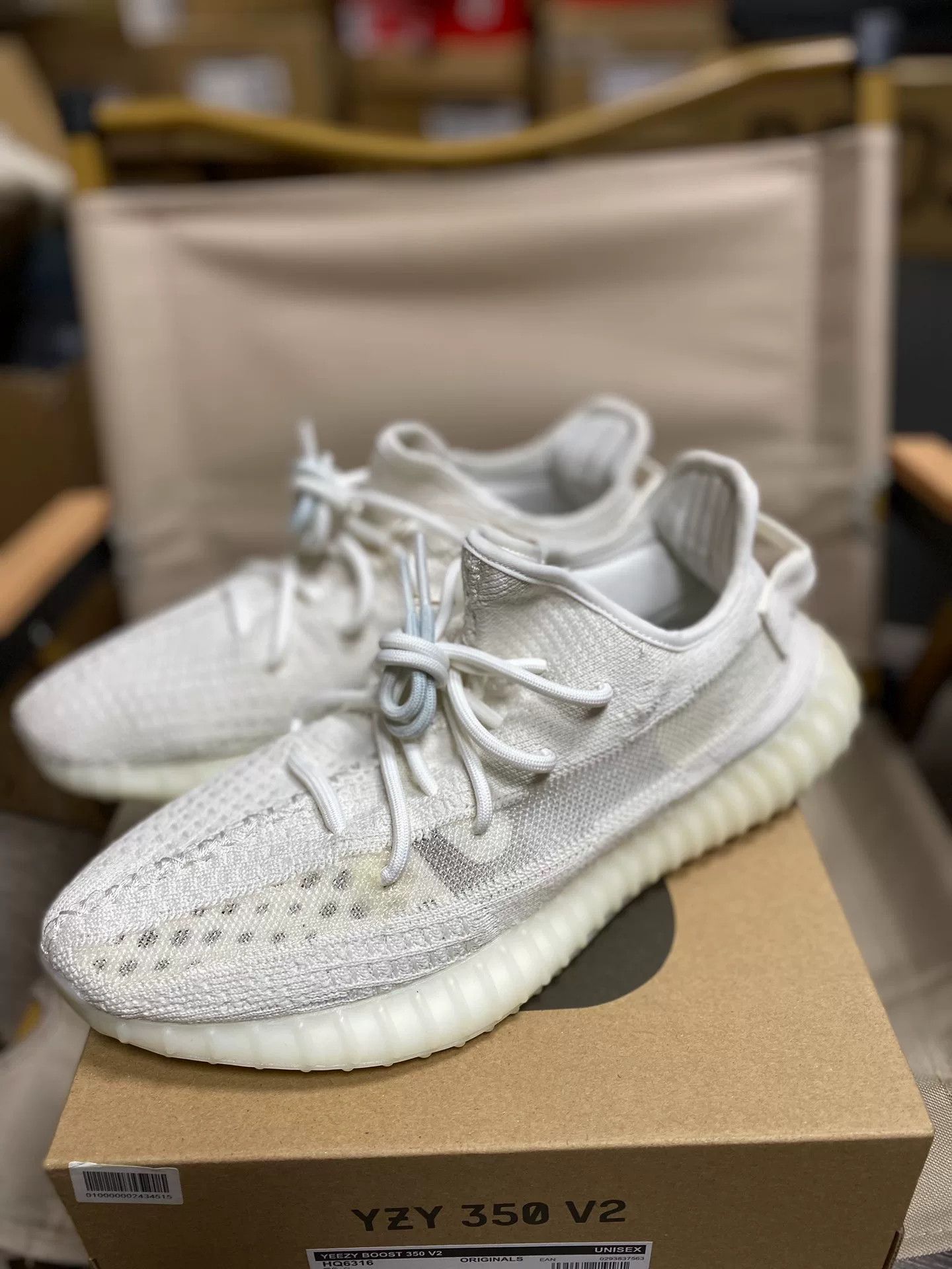 Adidas Adidas YEEZY350 White Lowtop Sneakers 35 Men Size US 5 / EU 37 - 9 Thumbnail