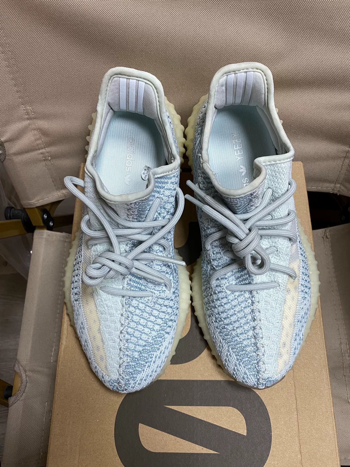 Adidas Adidas YEEZY350 White Lowtop Sneakers 40 Men Size US 7.5 / EU 40-41 - 2 Thumbnail