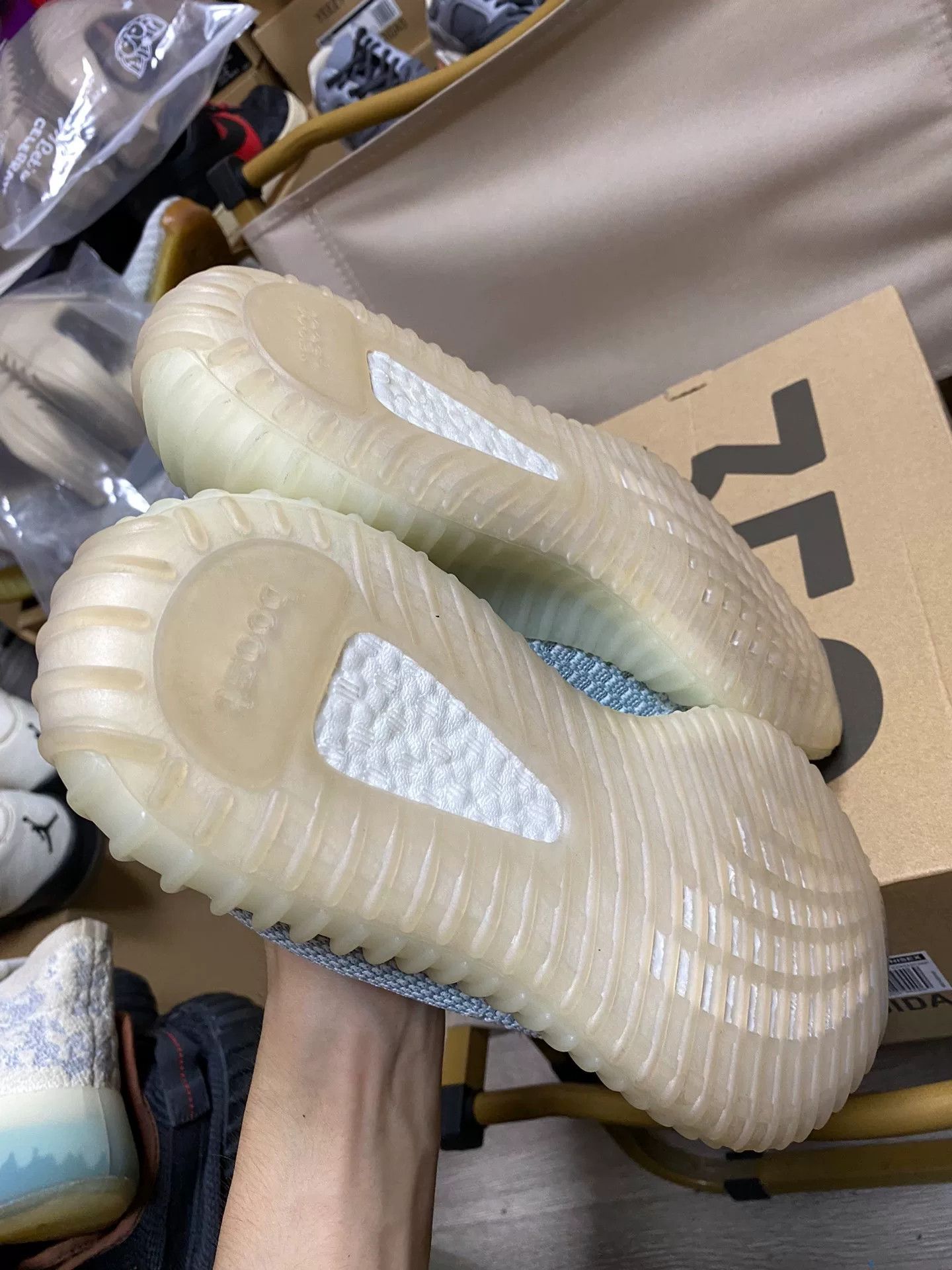 Adidas Adidas YEEZY350 White Lowtop Sneakers 40 Men Size US 7.5 / EU 40-41 - 7 Thumbnail