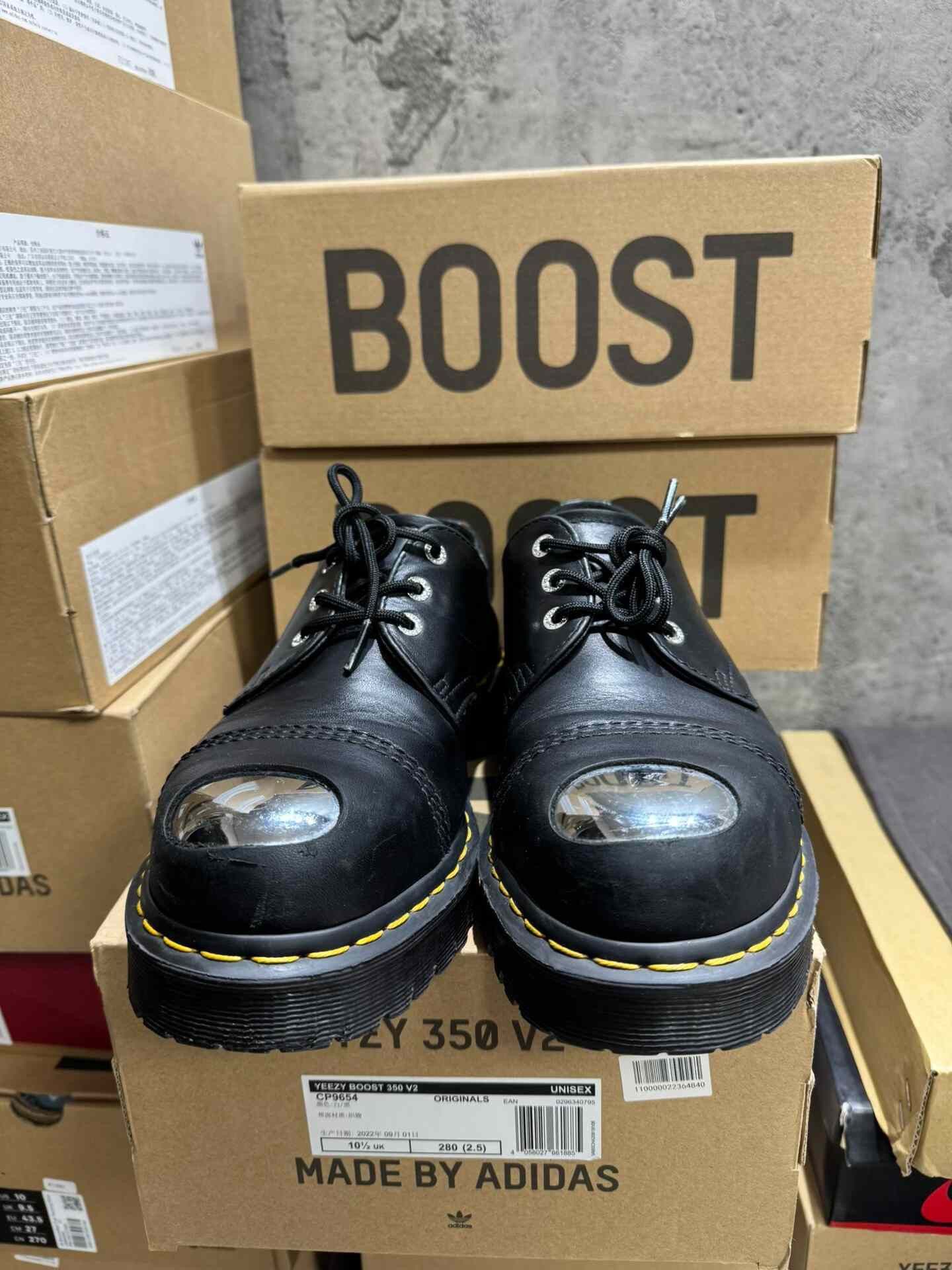 Dr. Martens Dr. Martens Yellow Lowtop Sneakers 7.5 Men Size US 7.5 / EU 40-41 - 2 Thumbnail
