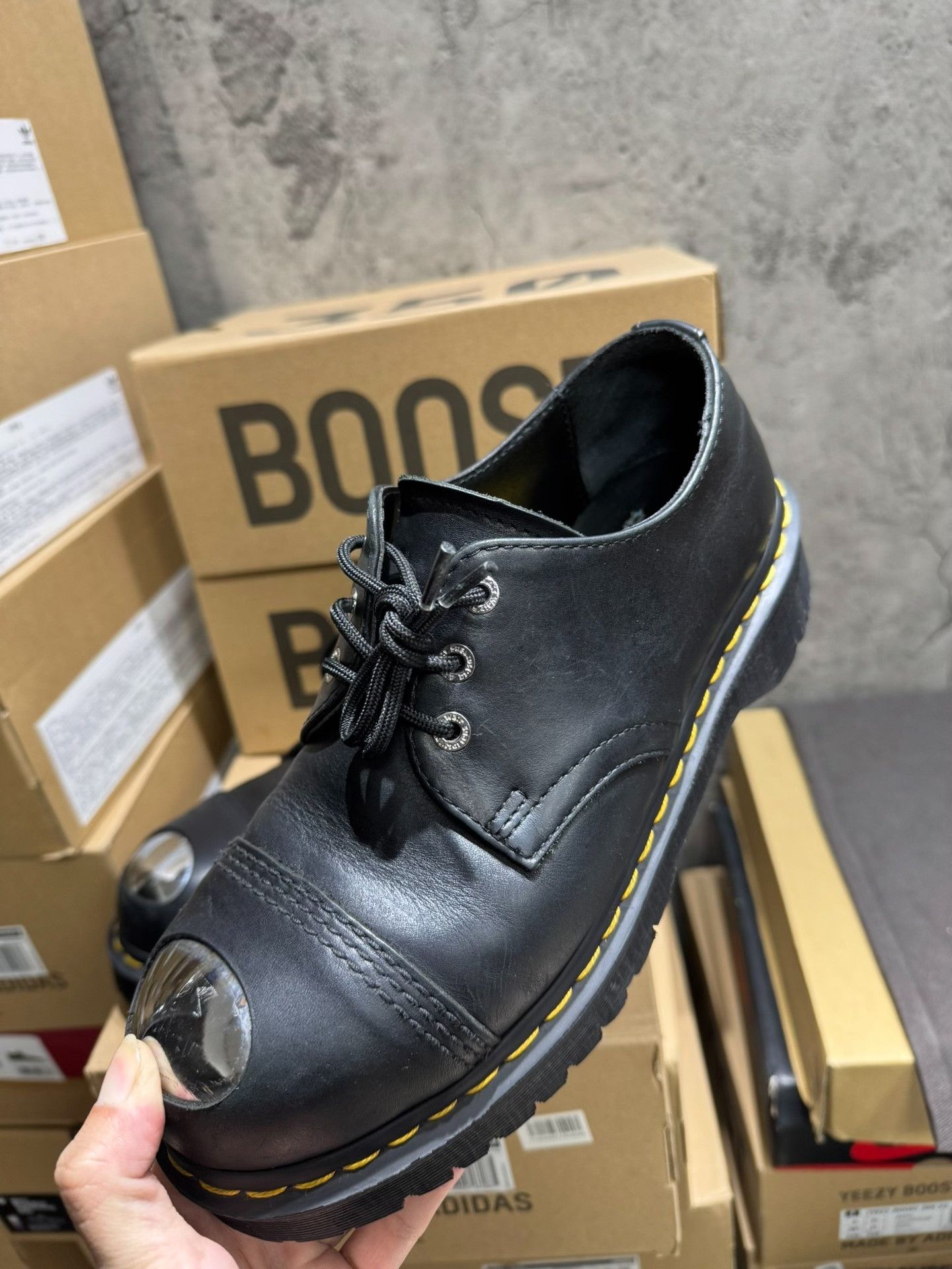 Dr. Martens Dr. Martens Yellow Lowtop Sneakers 7.5 Men Size US 7.5 / EU 40-41 - 8 Thumbnail