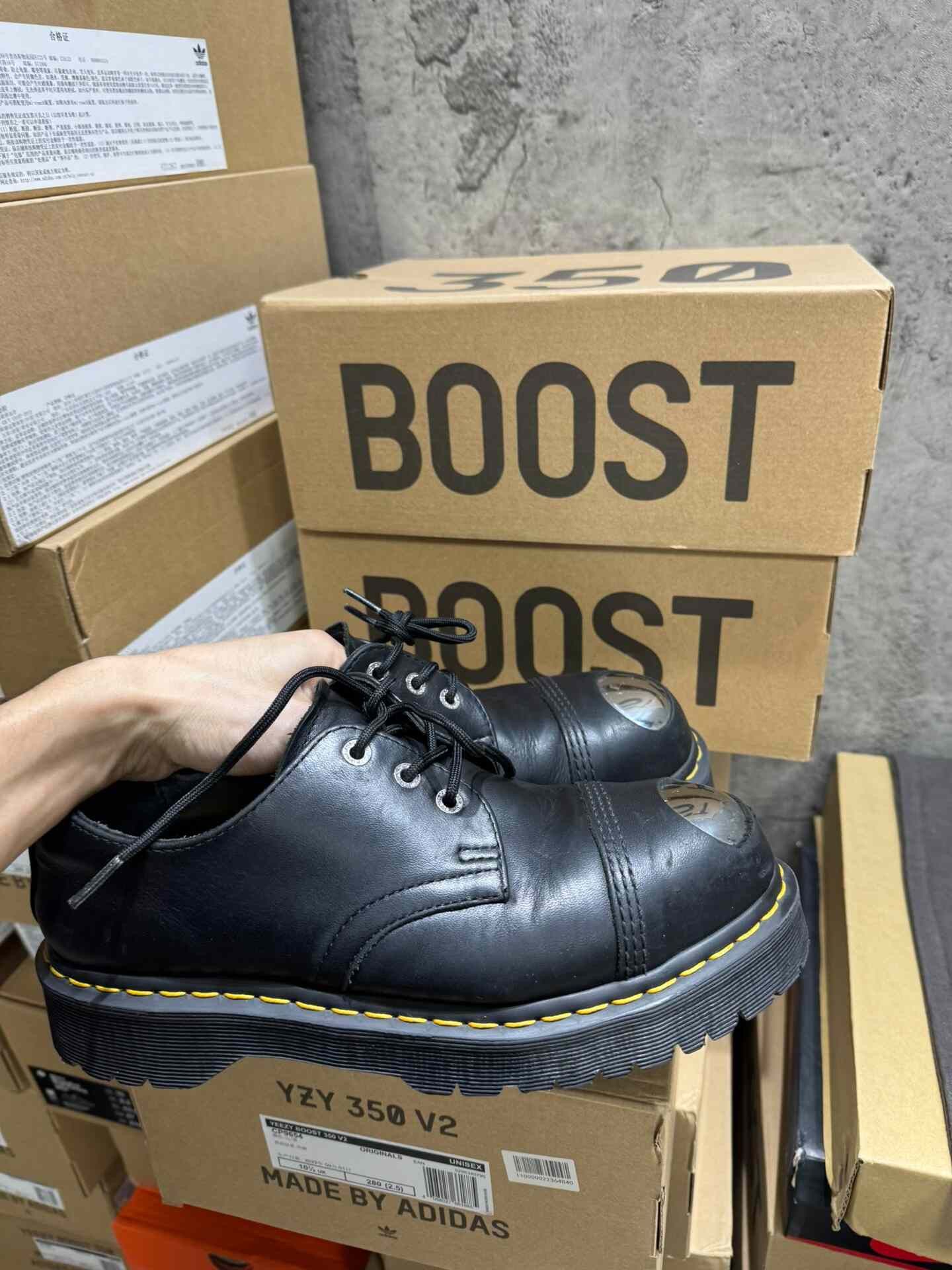 Dr. Martens Dr. Martens Yellow Lowtop Sneakers 7.5 Men Size US 7.5 / EU 40-41 - 7 Thumbnail