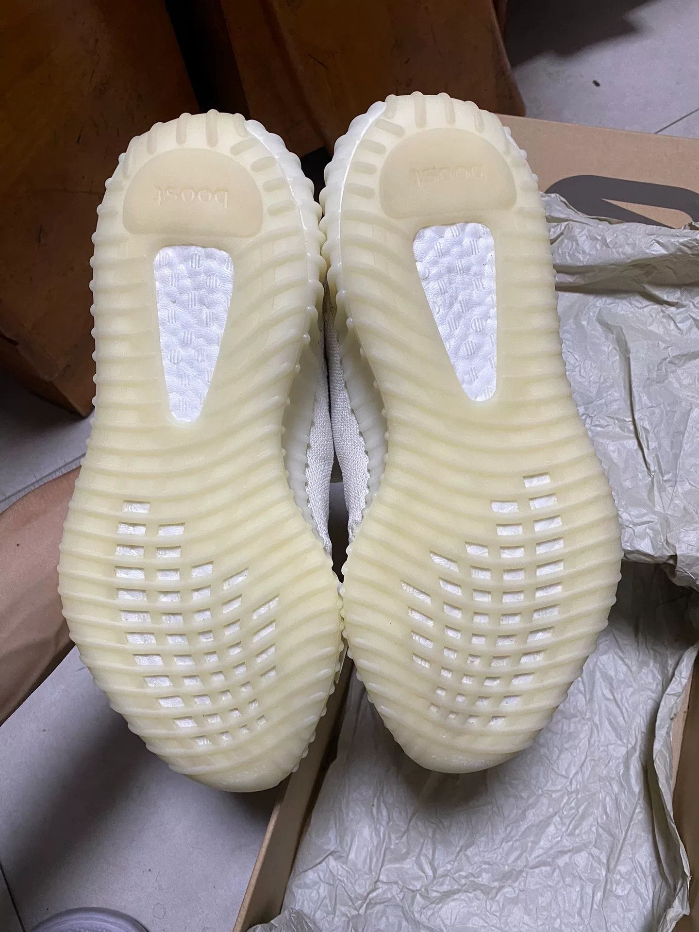 Adidas Adidas YEEZY350 White Lowtop Sneakers 35 Men Size US 5 / EU 37 - 4 Thumbnail
