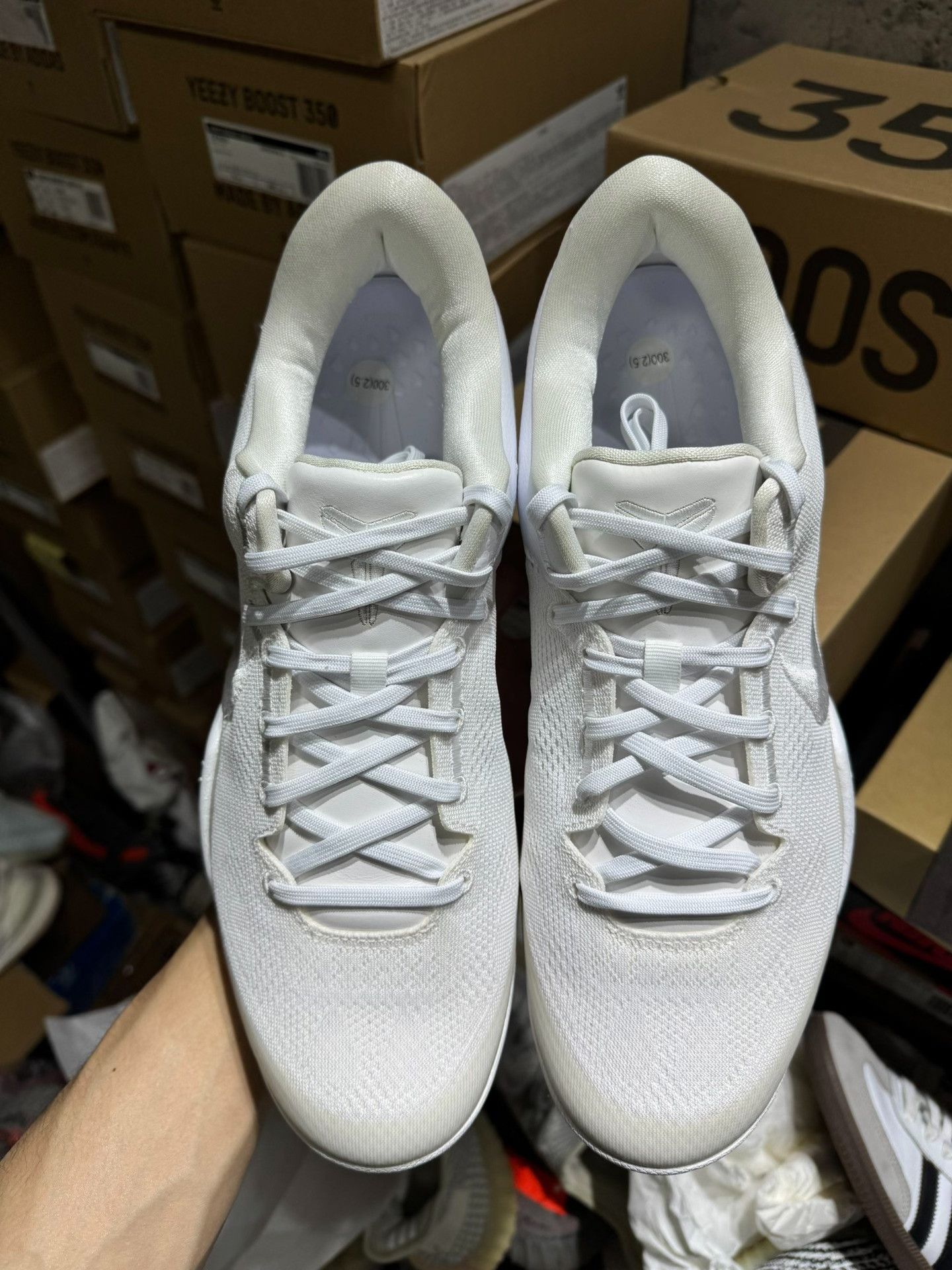 Nike Nike KOBE 8 White Lowtop Sneakers 12 Men Size US 12 / EU 45 - 6 Thumbnail