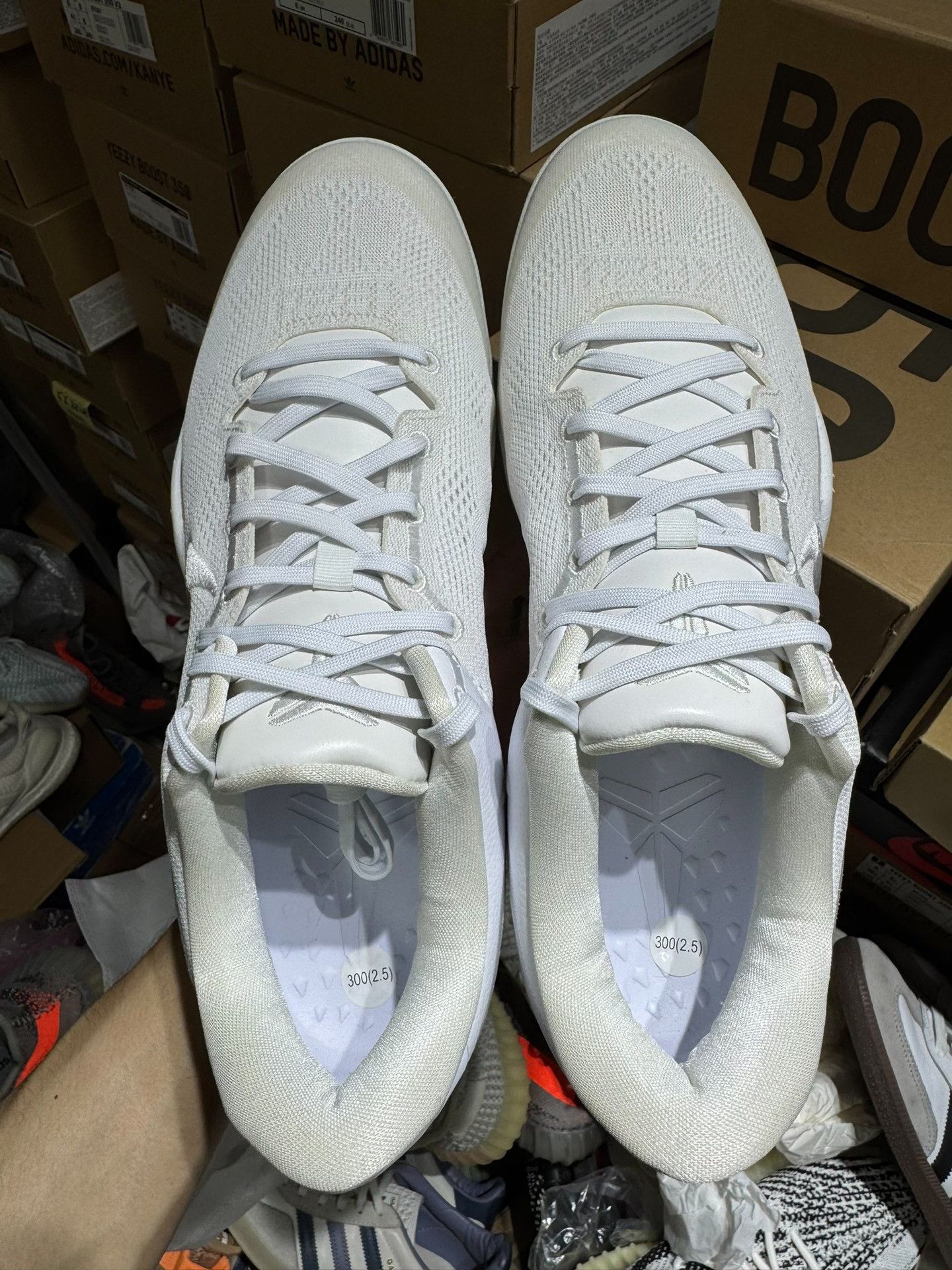 Nike Nike KOBE 8 White Lowtop Sneakers 12 Men Size US 12 / EU 45 - 7 Thumbnail