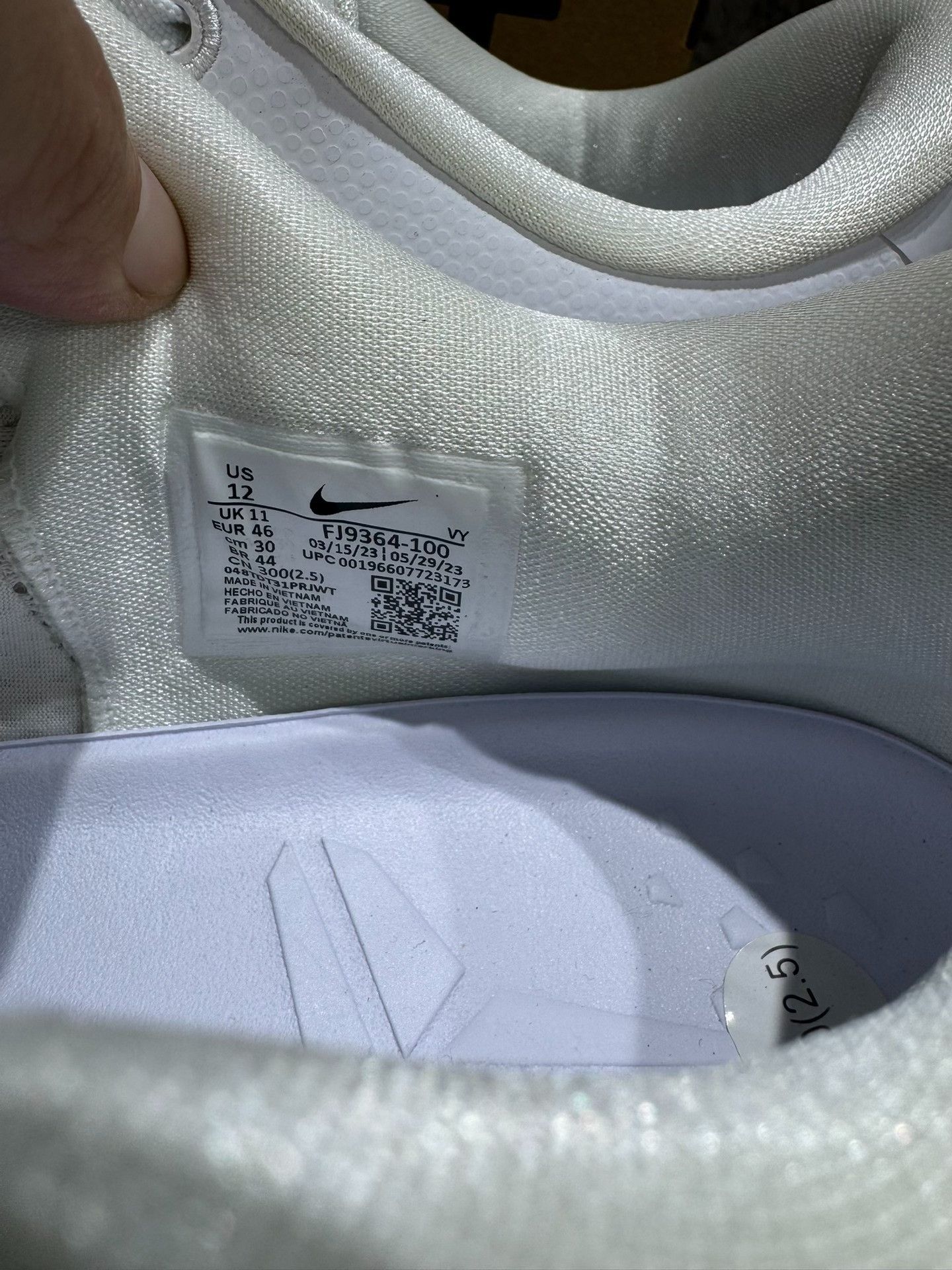 Nike Nike KOBE 8 White Lowtop Sneakers 12 Men Size US 12 / EU 45 - 8 Thumbnail