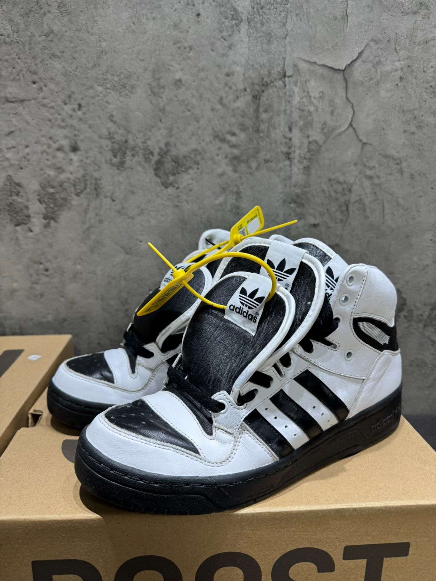 Adidas Adidas Black Lowtop Sneakers 42 Men Size US 9 / EU 42 - 2 Thumbnail
