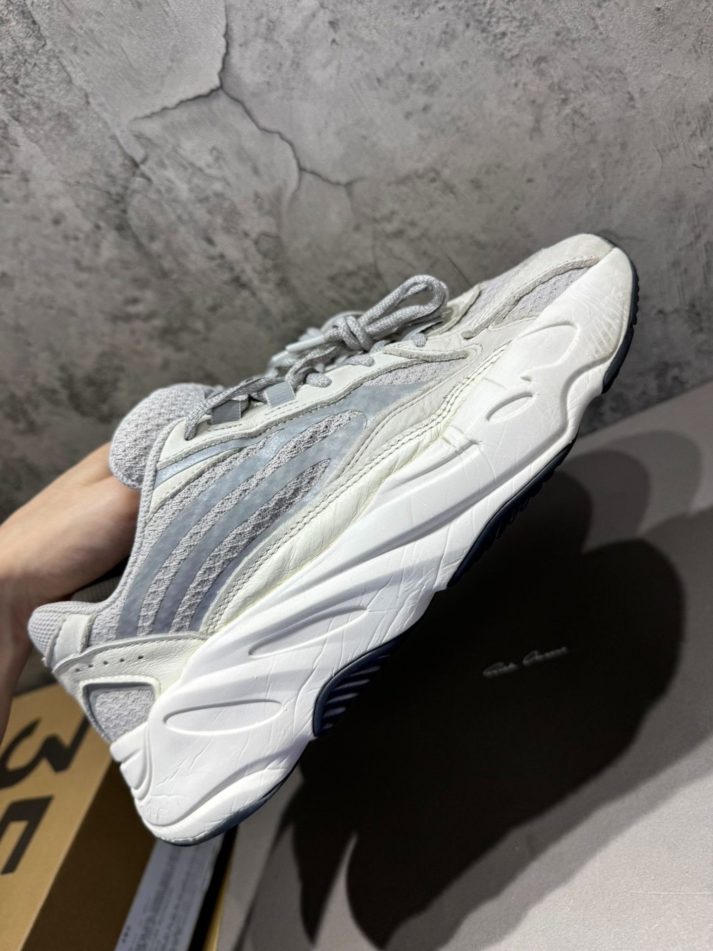 Adidas Adidas YEEZY700 White Lowtop Sneakers 42 Men Size US 9 / EU 42 - 7 Thumbnail