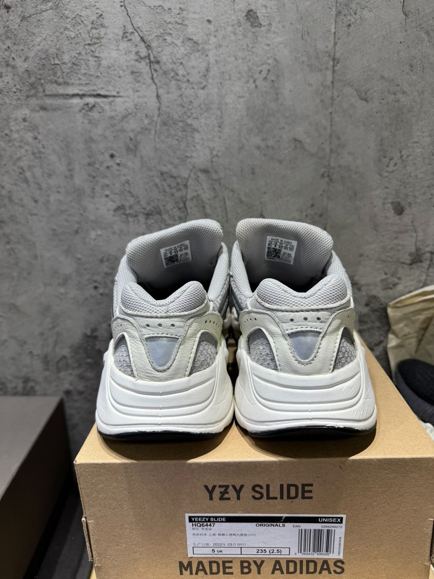Adidas Adidas YEEZY700 White Lowtop Sneakers 42 Men Size US 9 / EU 42 - 9 Thumbnail