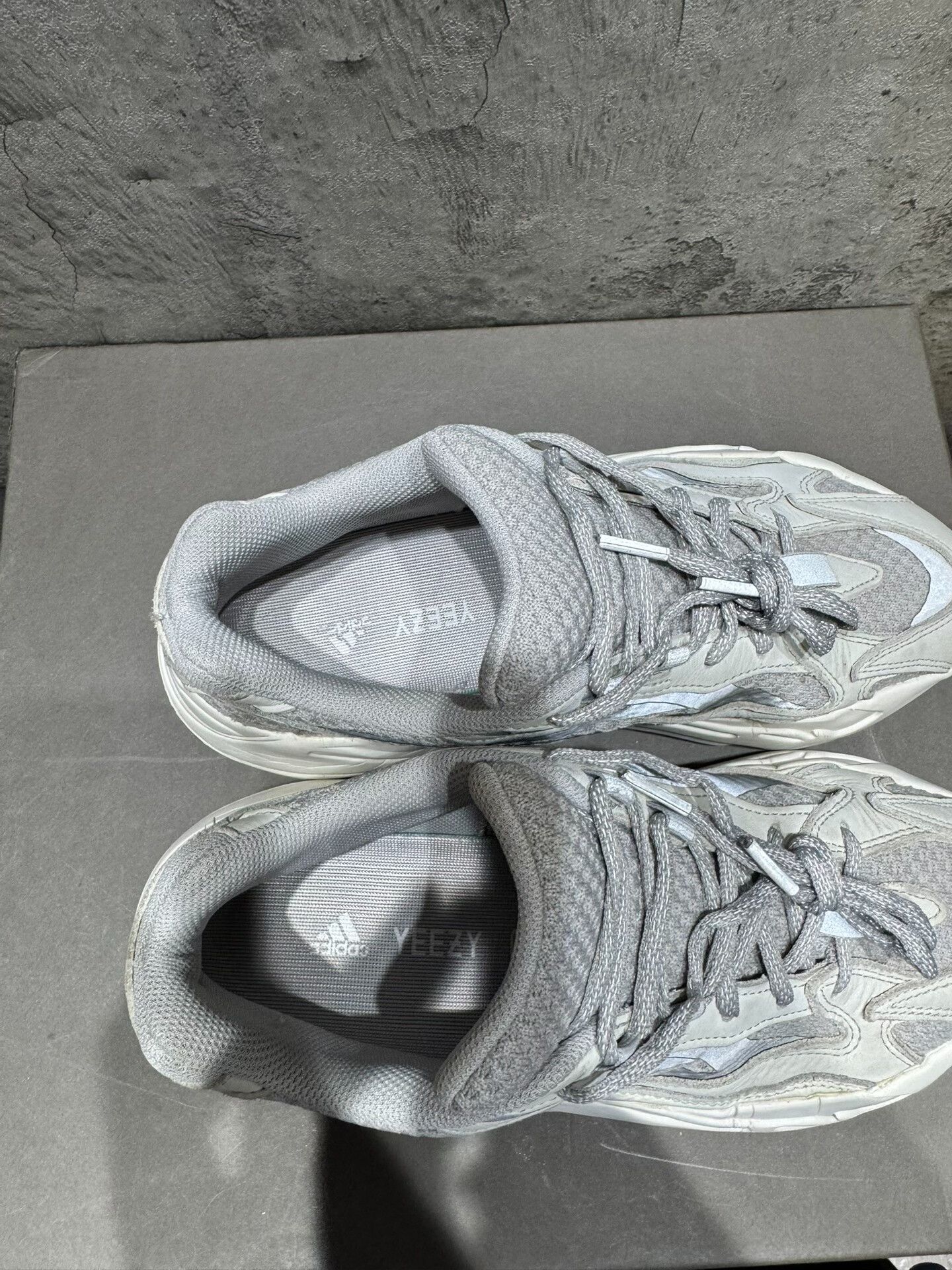 Adidas Adidas YEEZY700 White Lowtop Sneakers 42 Men Size US 9 / EU 42 - 3 Thumbnail