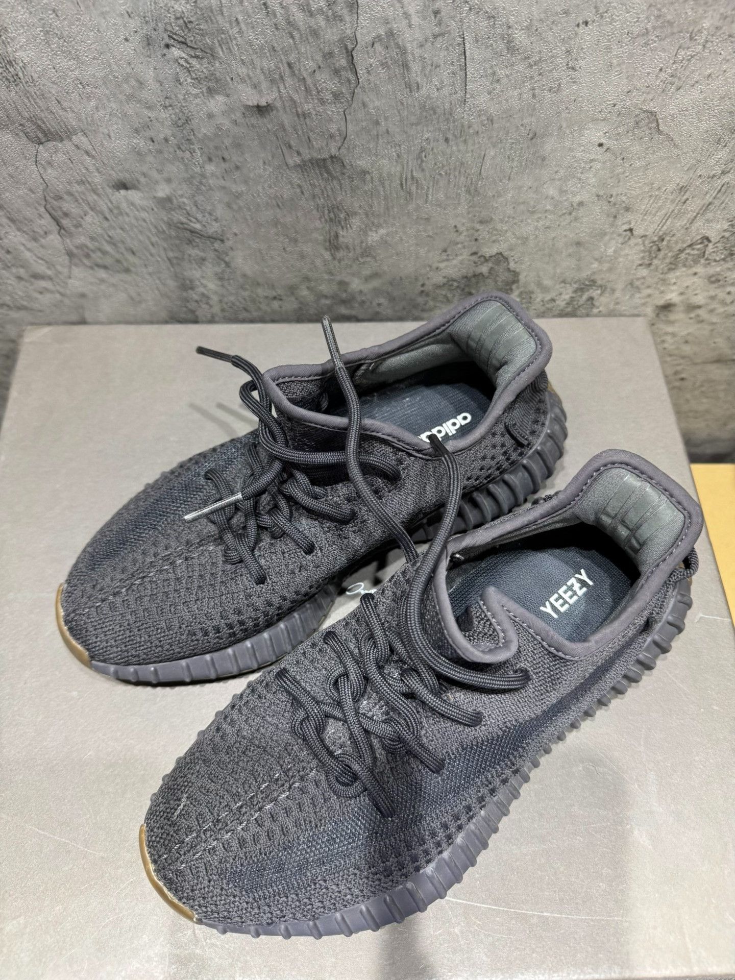 Adidas Adidas YEEZY3 Black Lowtop Sneakers 38 Men Size US 6 / EU 39 - 6 Thumbnail