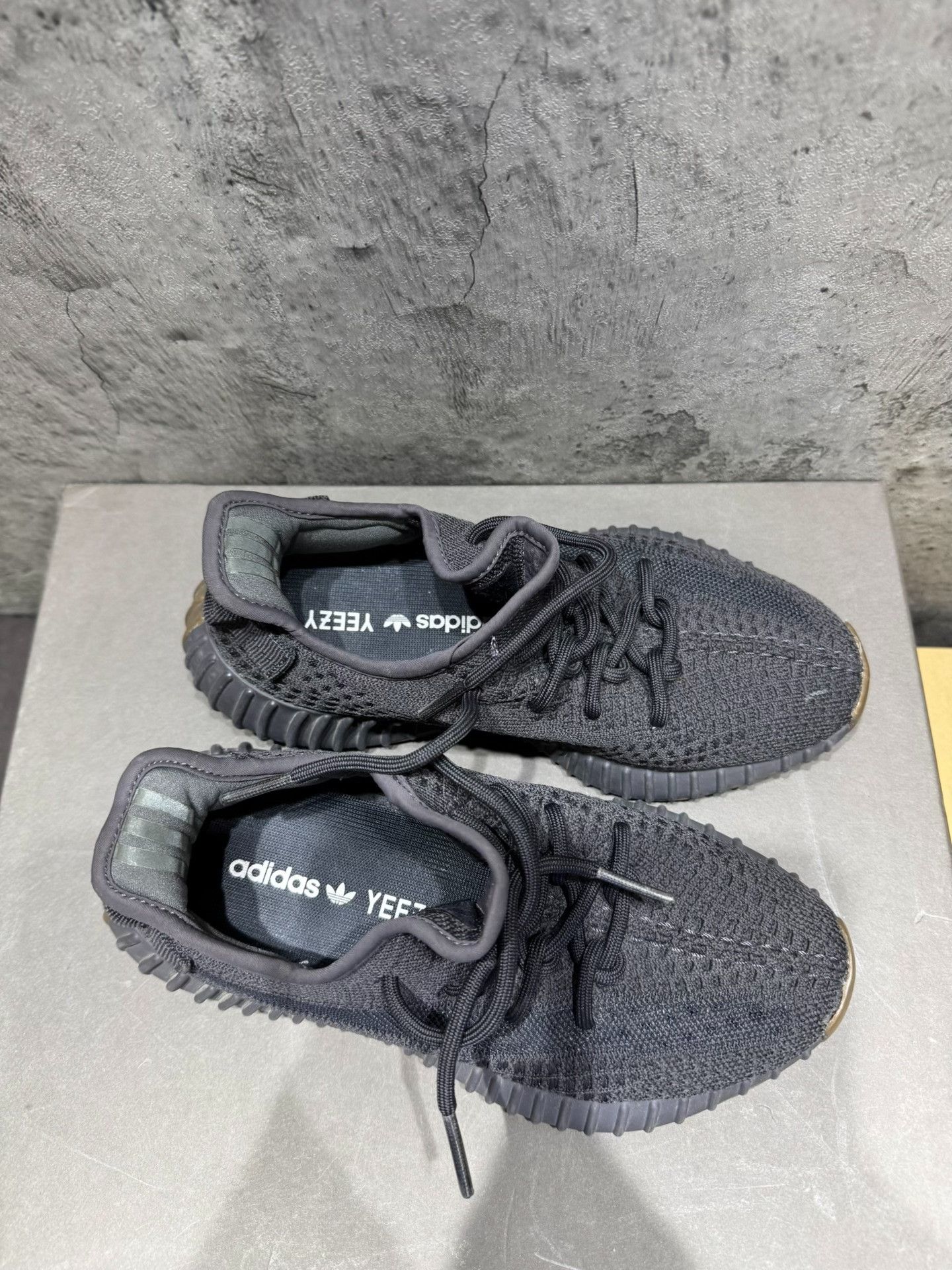 Adidas Adidas YEEZY3 Black Lowtop Sneakers 38 Men Size US 6 / EU 39 - 5 Thumbnail