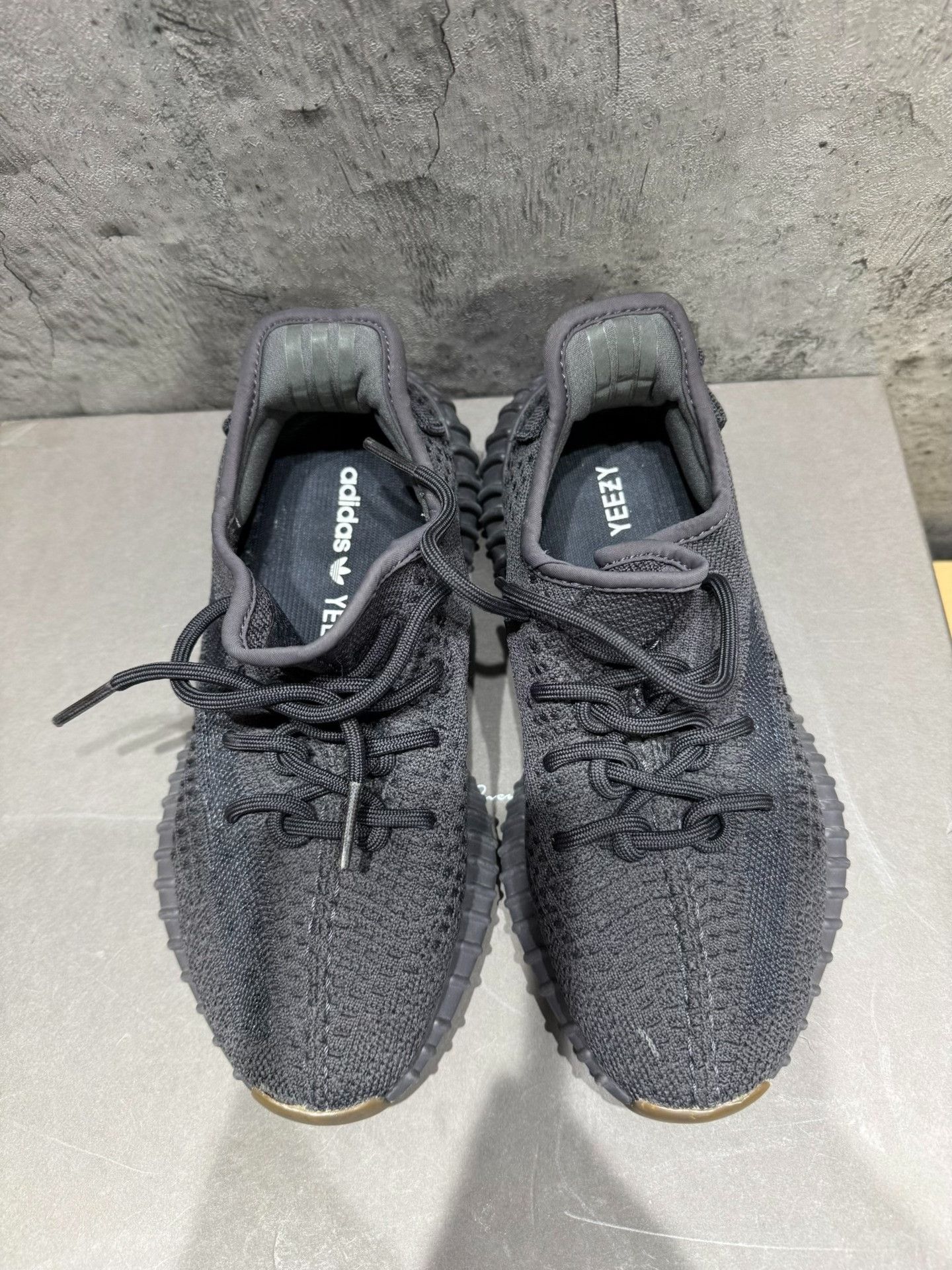 Adidas Adidas YEEZY3 Black Lowtop Sneakers 38 Men Size US 6 / EU 39 - 2 Thumbnail