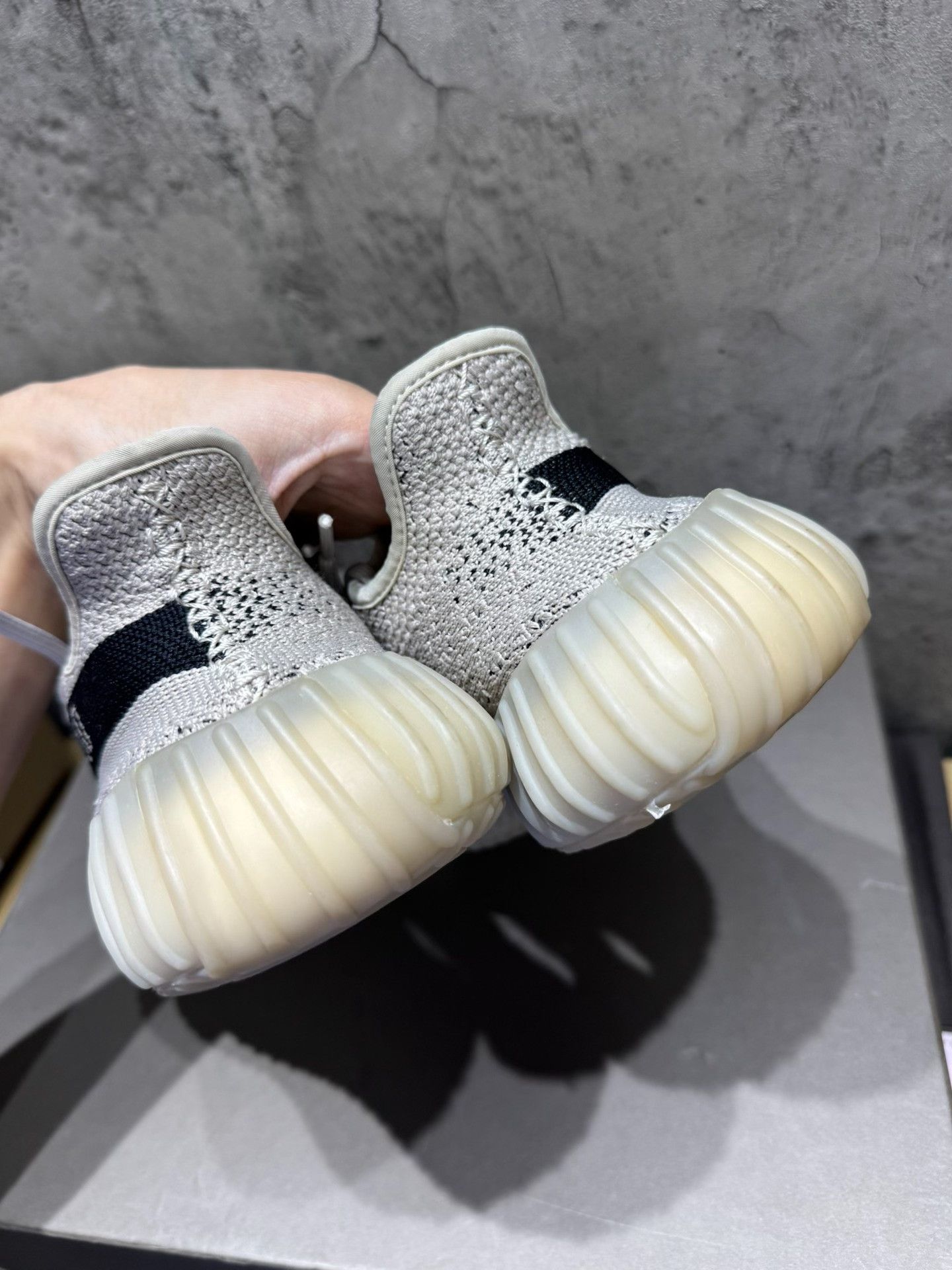Adidas Adidas YEEZY350 Gray Lowtop Sneakers 40 Men Size US 7.5 / EU 40-41 - 6 Thumbnail