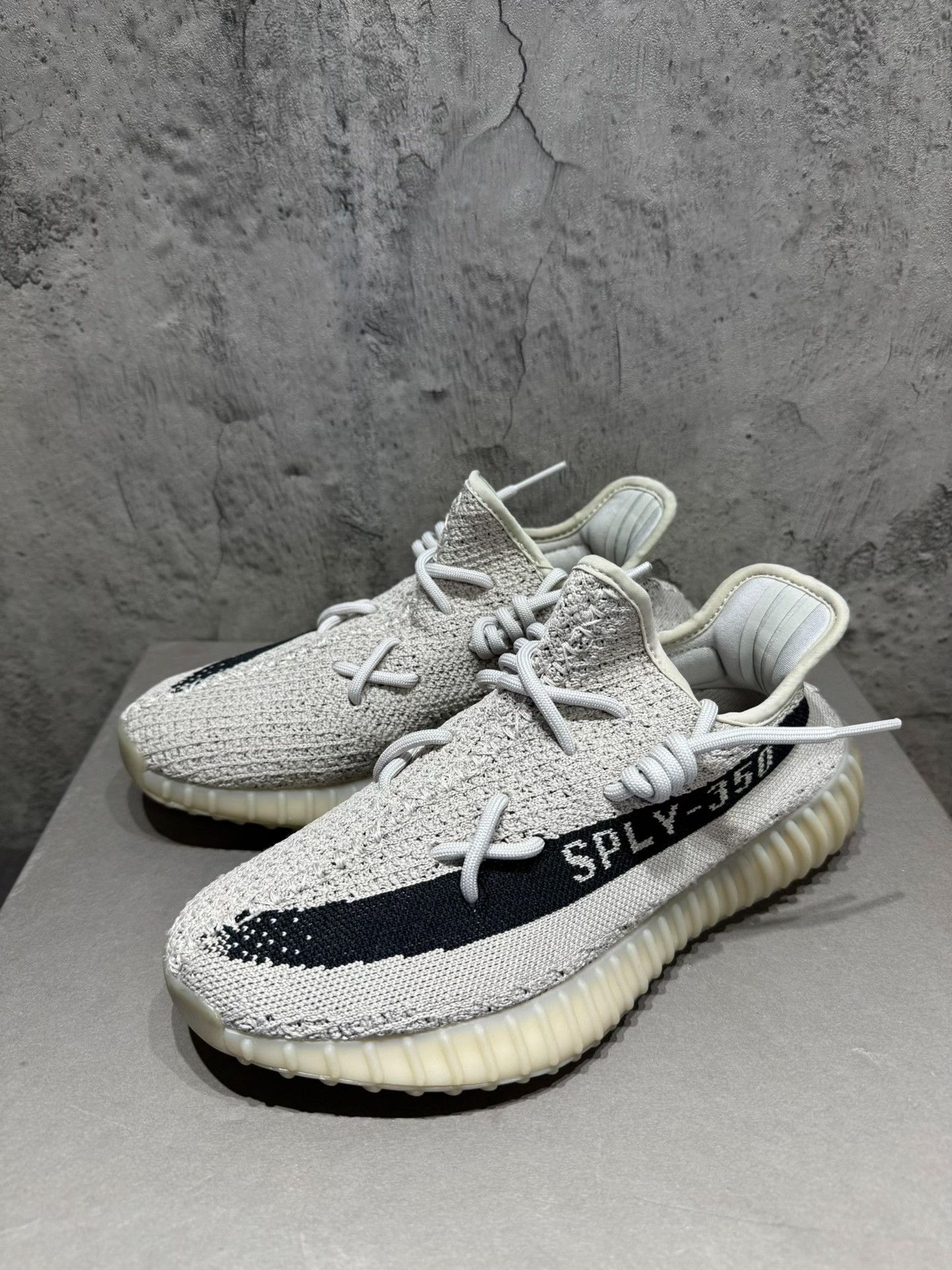 Adidas Adidas YEEZY350 Gray Lowtop Sneakers 40 Men Size US 7.5 / EU 40-41 - 4 Thumbnail