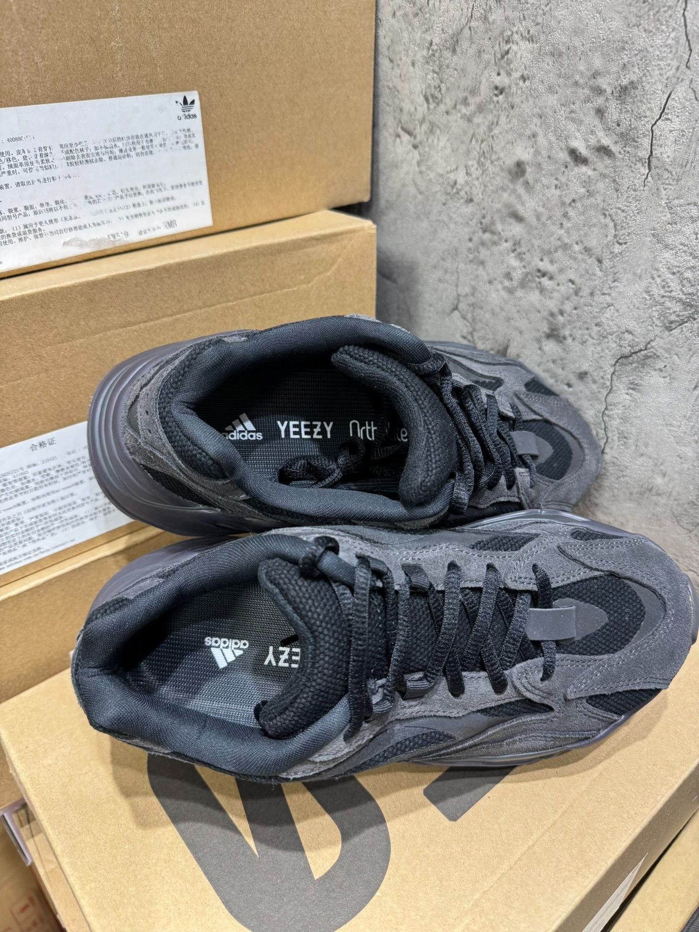 Adidas Adidas YEEZY700 Black Lowtop Sneakers 37 Men Size US 5 / EU 37 - 3 Thumbnail